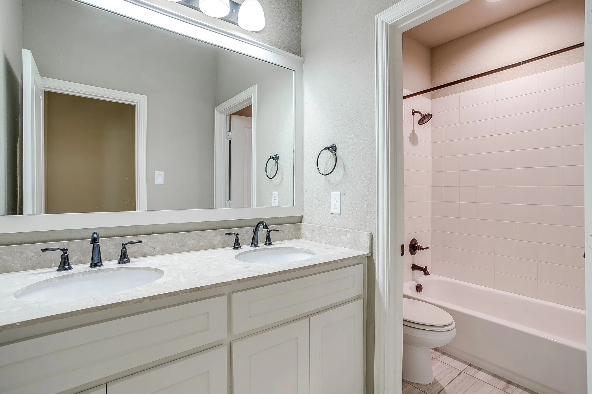 Single Family Residence For Sale in Parker County , 102 Eagle Drive, Lipan, Texas 76462, 4 Bedroom, 3 Bathroom, 3 Garage spaces, 2,779 Sqft, built in 2019, mls#21396131, Real Estate Agent in Lipan, Homes For Sale in Parker county, Homes For Sale in Lipan, Realtor in Lipan Texas, Real Estate Brokerage Independent Realty Texas, Luminita Cordes Realtor