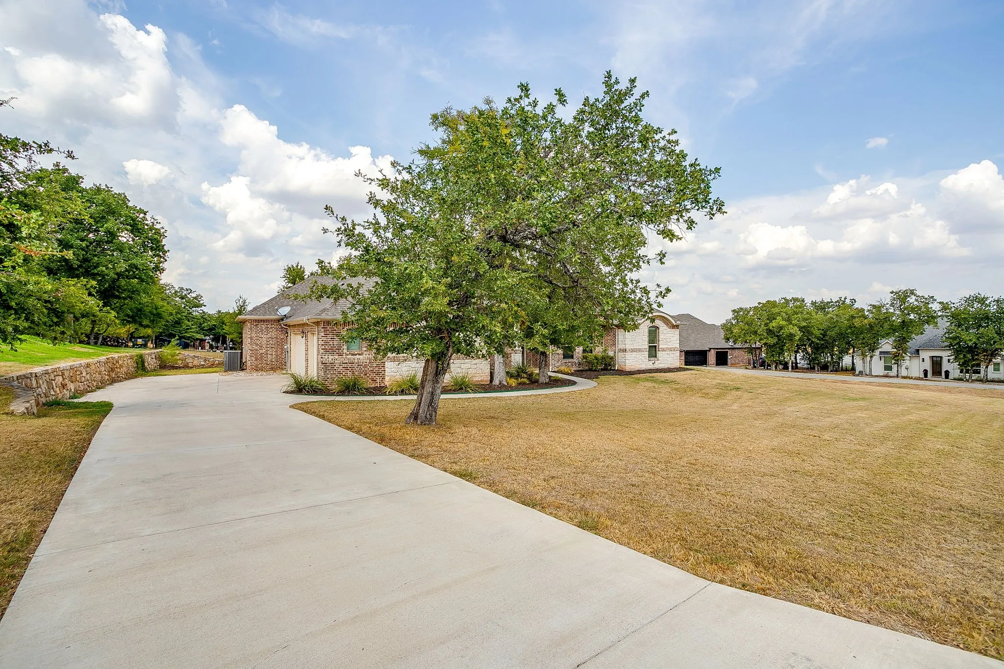 Single Family Residence For Sale in Parker County , 102 Eagle Drive, Lipan, Texas 76462, 4 Bedroom, 3 Bathroom, 3 Garage spaces, 2,779 Sqft, built in 2019, mls#21396131, Real Estate Agent in Lipan, Homes For Sale in Parker county, Homes For Sale in Lipan, Realtor in Lipan Texas, Real Estate Brokerage Independent Realty Texas, Luminita Cordes Realtor
