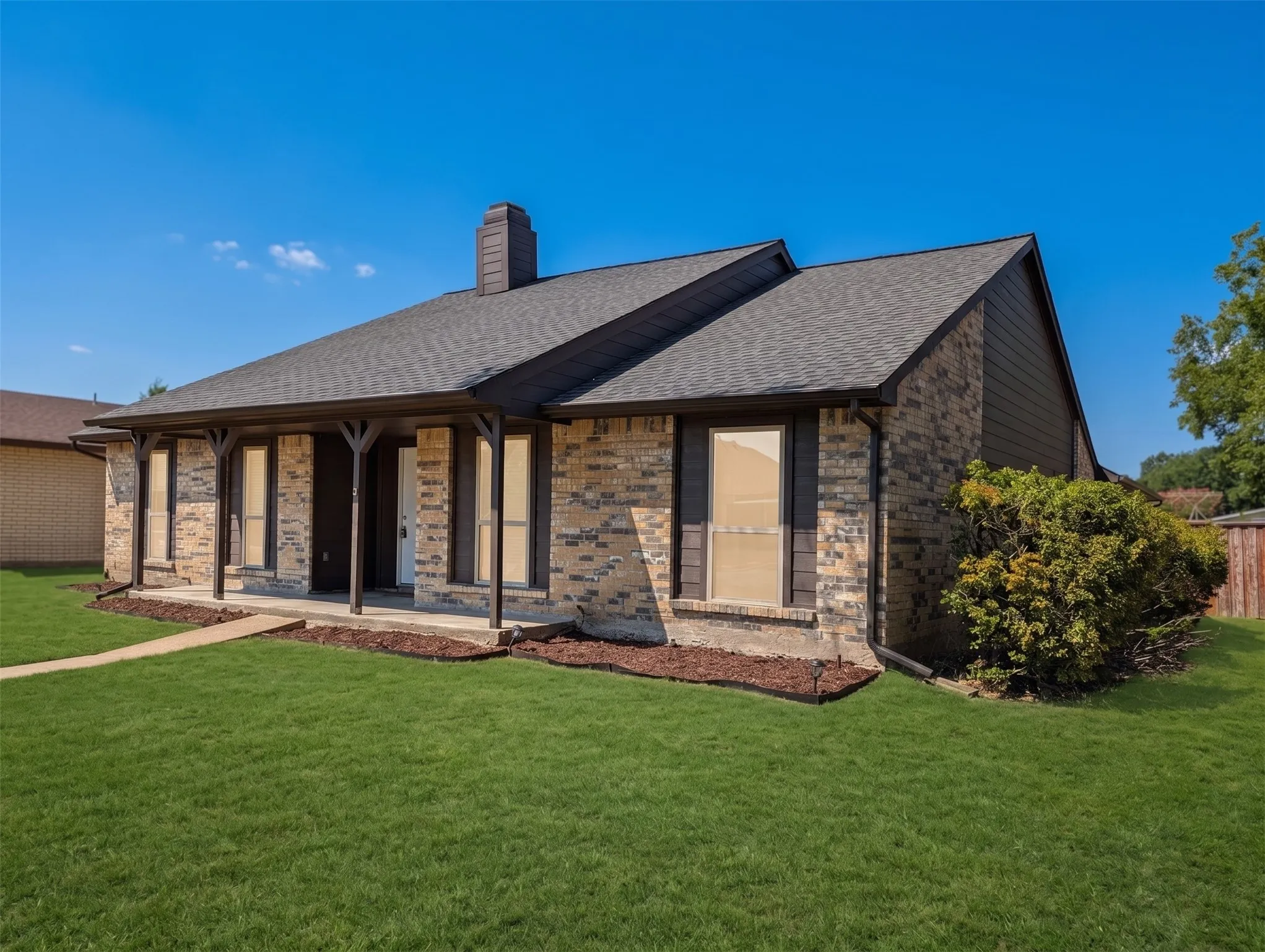 Single Family Residence For Rent in Rockwall County , 6109 Scenic Drive, Rowlett, Texas 75088, 3 Bedroom, 2 Bathroom, 2 Garage spaces, 1,741 Sqft, built in 1983, mls#21383108, Real Estate Agent in Rowlett, Homes For Rent in Rockwall county, Homes For Rent in Rowlett, Realtor in Rowlett Texas, Real Estate Brokerage Independent Realty Texas, Luminita Cordes Realtor