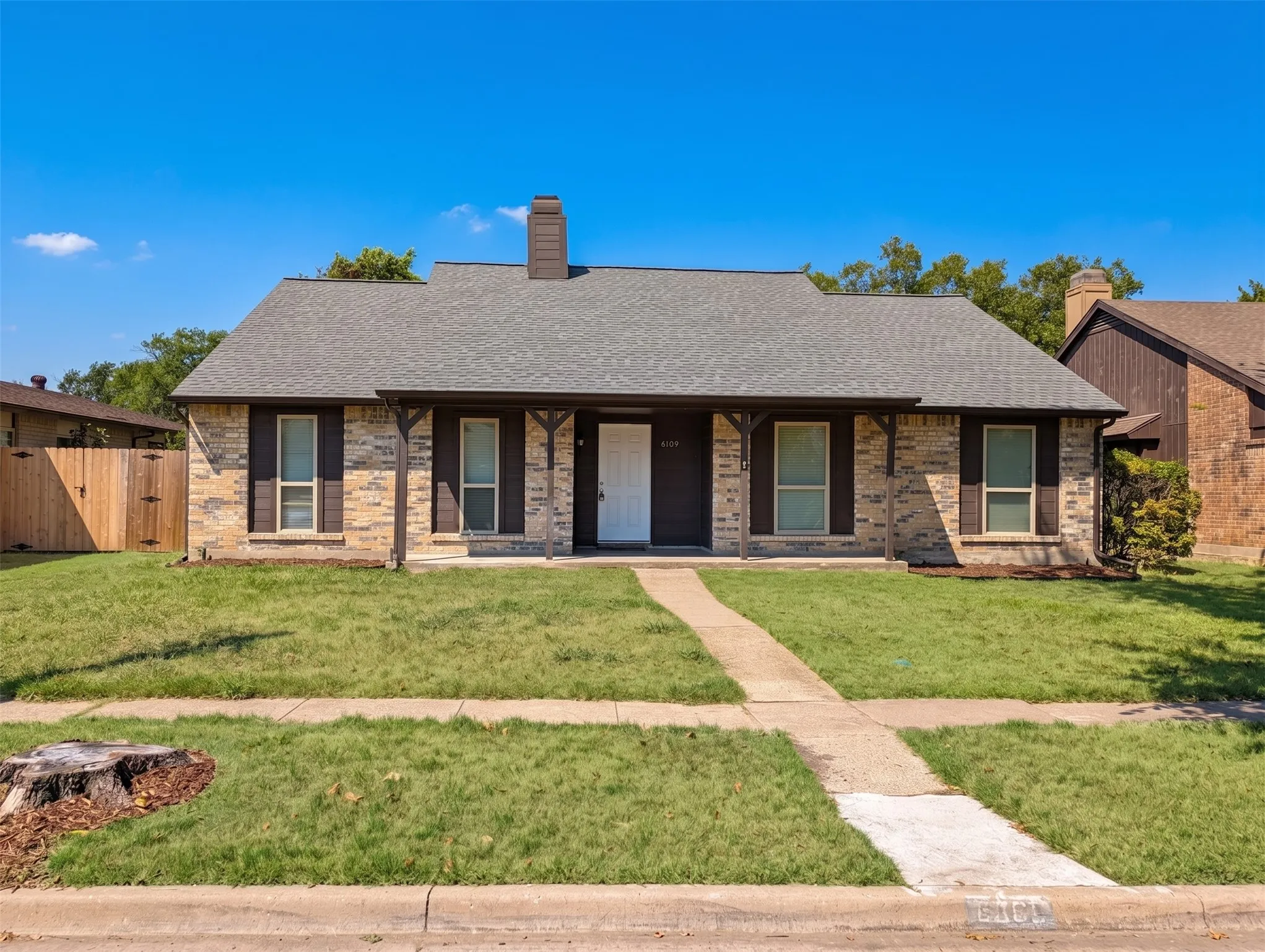 Single Family Residence For Rent in Rockwall County , 6109 Scenic Drive, Rowlett, Texas 75088, 3 Bedroom, 2 Bathroom, 2 Garage spaces, 1,741 Sqft, built in 1983, mls#21383108, Real Estate Agent in Rowlett, Homes For Rent in Rockwall county, Homes For Rent in Rowlett, Realtor in Rowlett Texas, Real Estate Brokerage Independent Realty Texas, Luminita Cordes Realtor