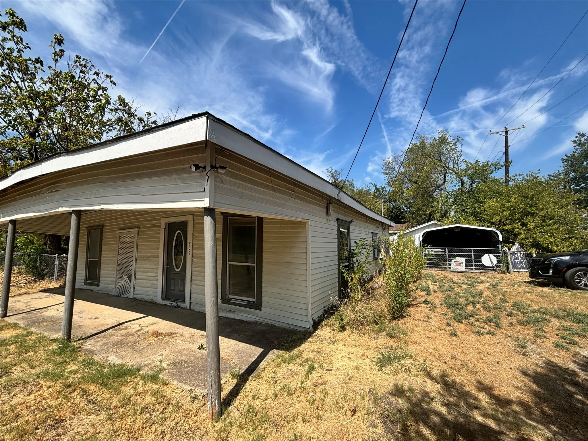 Single Family Residence For Sale in Kaufman County , 309 E Mowry Street, Crandall, Texas 75114, 2 Bedroom, 1 Bathroom, Garage spaces, 1,188 Sqft, built in 1975, mls#21396336, Real Estate Agent in Crandall, Homes For Sale in Kaufman county, Homes For Sale in Crandall, Realtor in Crandall Texas, Real Estate Brokerage Independent Realty Texas, Luminita Cordes Realtor