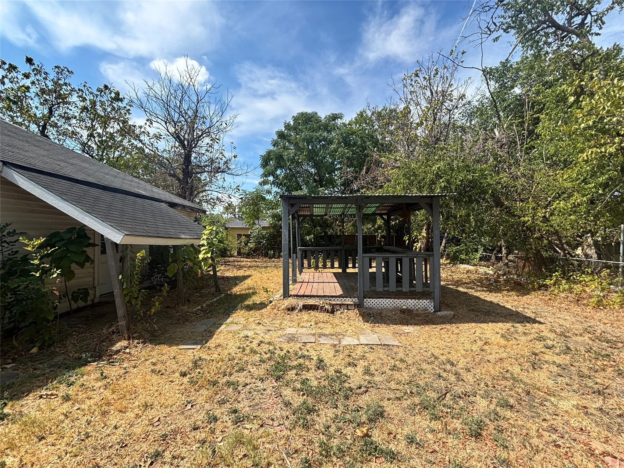 Single Family Residence For Sale in Kaufman County , 309 E Mowry Street, Crandall, Texas 75114, 2 Bedroom, 1 Bathroom, Garage spaces, 1,188 Sqft, built in 1975, mls#21396336, Real Estate Agent in Crandall, Homes For Sale in Kaufman county, Homes For Sale in Crandall, Realtor in Crandall Texas, Real Estate Brokerage Independent Realty Texas, Luminita Cordes Realtor