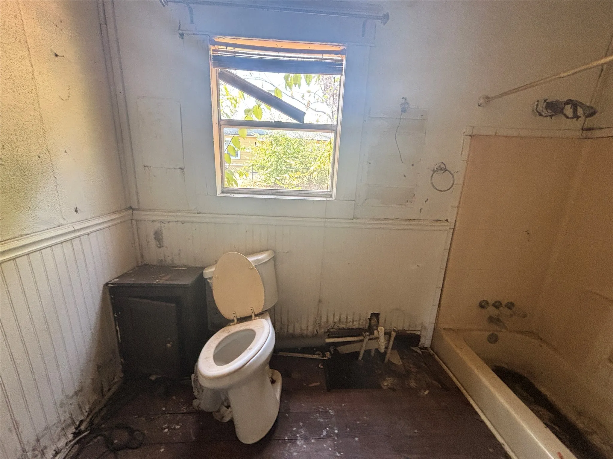 Single Family Residence For Sale in Kaufman County , 309 E Mowry Street, Crandall, Texas 75114, 2 Bedroom, 1 Bathroom, Garage spaces, 1,188 Sqft, built in 1975, mls#21396336, Real Estate Agent in Crandall, Homes For Sale in Kaufman county, Homes For Sale in Crandall, Realtor in Crandall Texas, Real Estate Brokerage Independent Realty Texas, Luminita Cordes Realtor