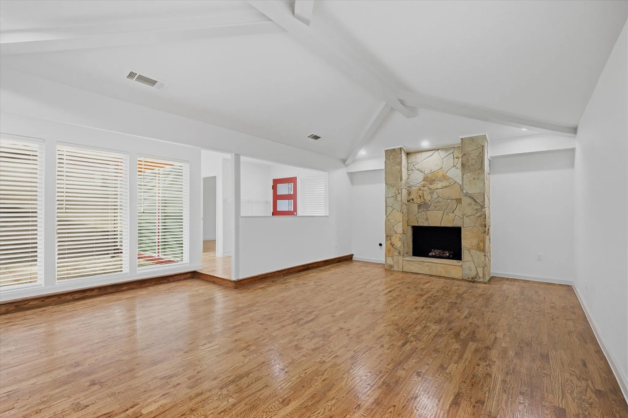 Single Family Residence For Rent in Dallas County , 17007 Davenport Road, Dallas, Texas 75248, 3 Bedroom, 2 Bathroom, 2 Garage spaces, 2,312 Sqft, built in 1979, mls#21396384, Real Estate Agent in Dallas, Homes For Rent in Dallas county, Homes For Rent in Dallas, Realtor in Dallas Texas, Real Estate Brokerage Independent Realty Texas, Luminita Cordes Realtor