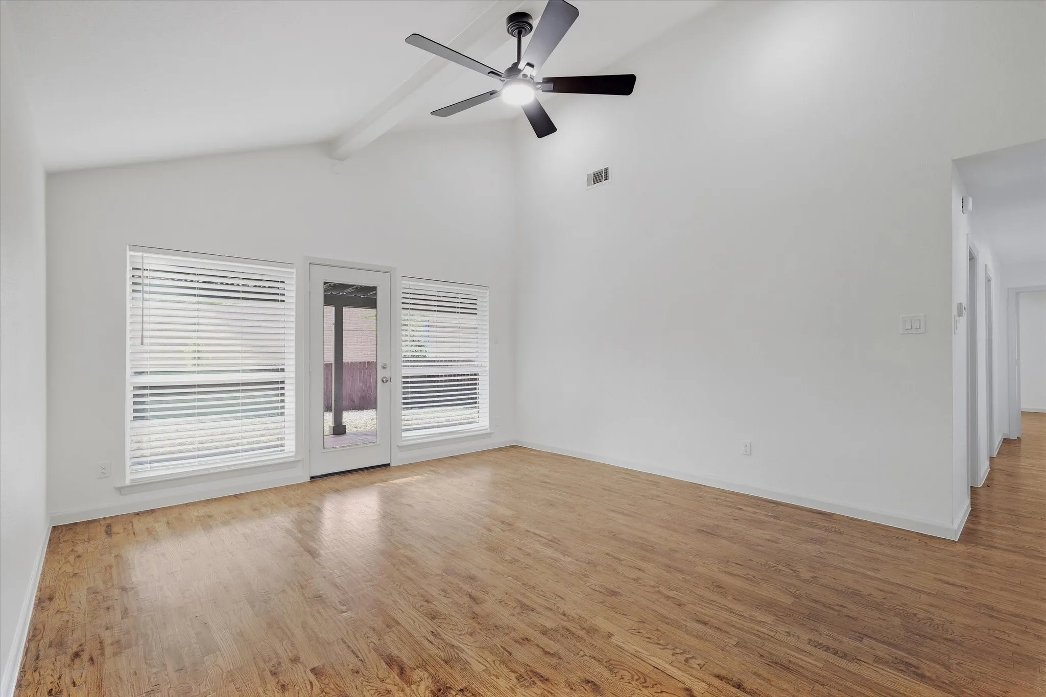 Single Family Residence For Rent in Dallas County , 17007 Davenport Road, Dallas, Texas 75248, 3 Bedroom, 2 Bathroom, 2 Garage spaces, 2,312 Sqft, built in 1979, mls#21396384, Real Estate Agent in Dallas, Homes For Rent in Dallas county, Homes For Rent in Dallas, Realtor in Dallas Texas, Real Estate Brokerage Independent Realty Texas, Luminita Cordes Realtor
