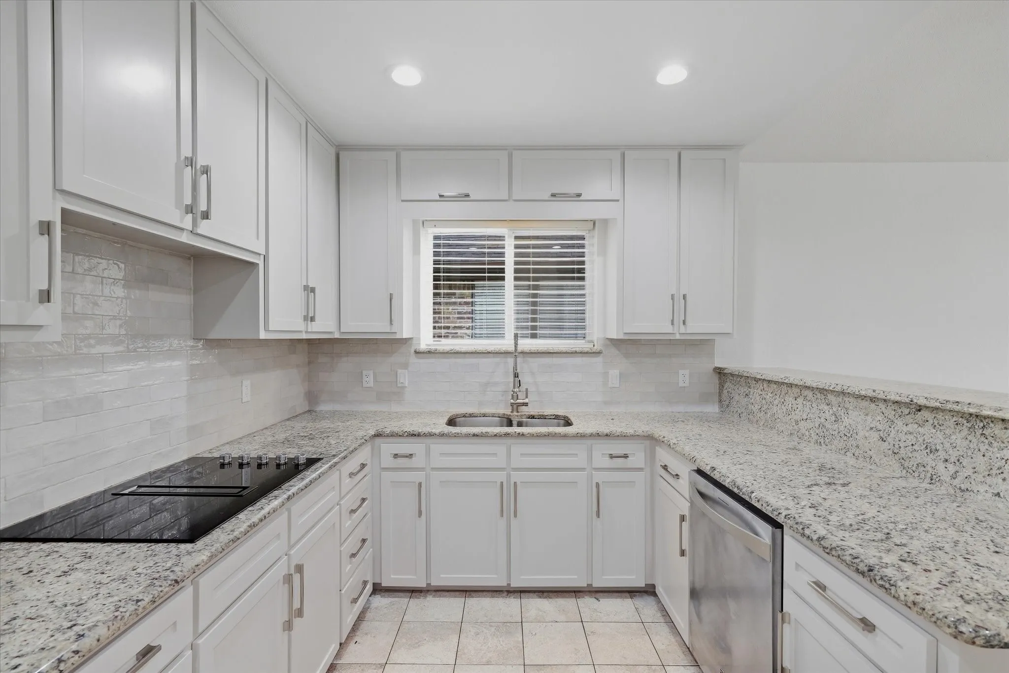 Single Family Residence For Rent in Dallas County , 17007 Davenport Road, Dallas, Texas 75248, 3 Bedroom, 2 Bathroom, 2 Garage spaces, 2,312 Sqft, built in 1979, mls#21396384, Real Estate Agent in Dallas, Homes For Rent in Dallas county, Homes For Rent in Dallas, Realtor in Dallas Texas, Real Estate Brokerage Independent Realty Texas, Luminita Cordes Realtor