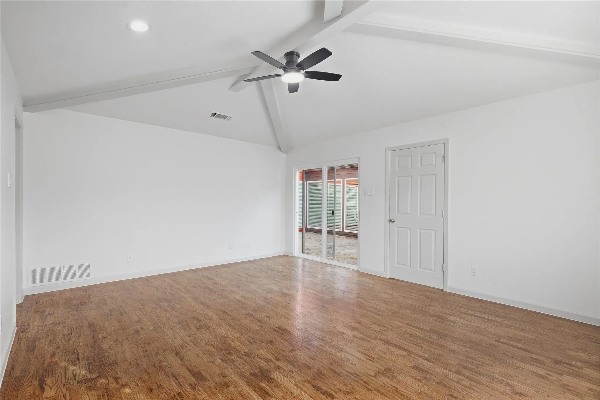 Single Family Residence For Rent in Dallas County , 17007 Davenport Road, Dallas, Texas 75248, 3 Bedroom, 2 Bathroom, 2 Garage spaces, 2,312 Sqft, built in 1979, mls#21396384, Real Estate Agent in Dallas, Homes For Rent in Dallas county, Homes For Rent in Dallas, Realtor in Dallas Texas, Real Estate Brokerage Independent Realty Texas, Luminita Cordes Realtor