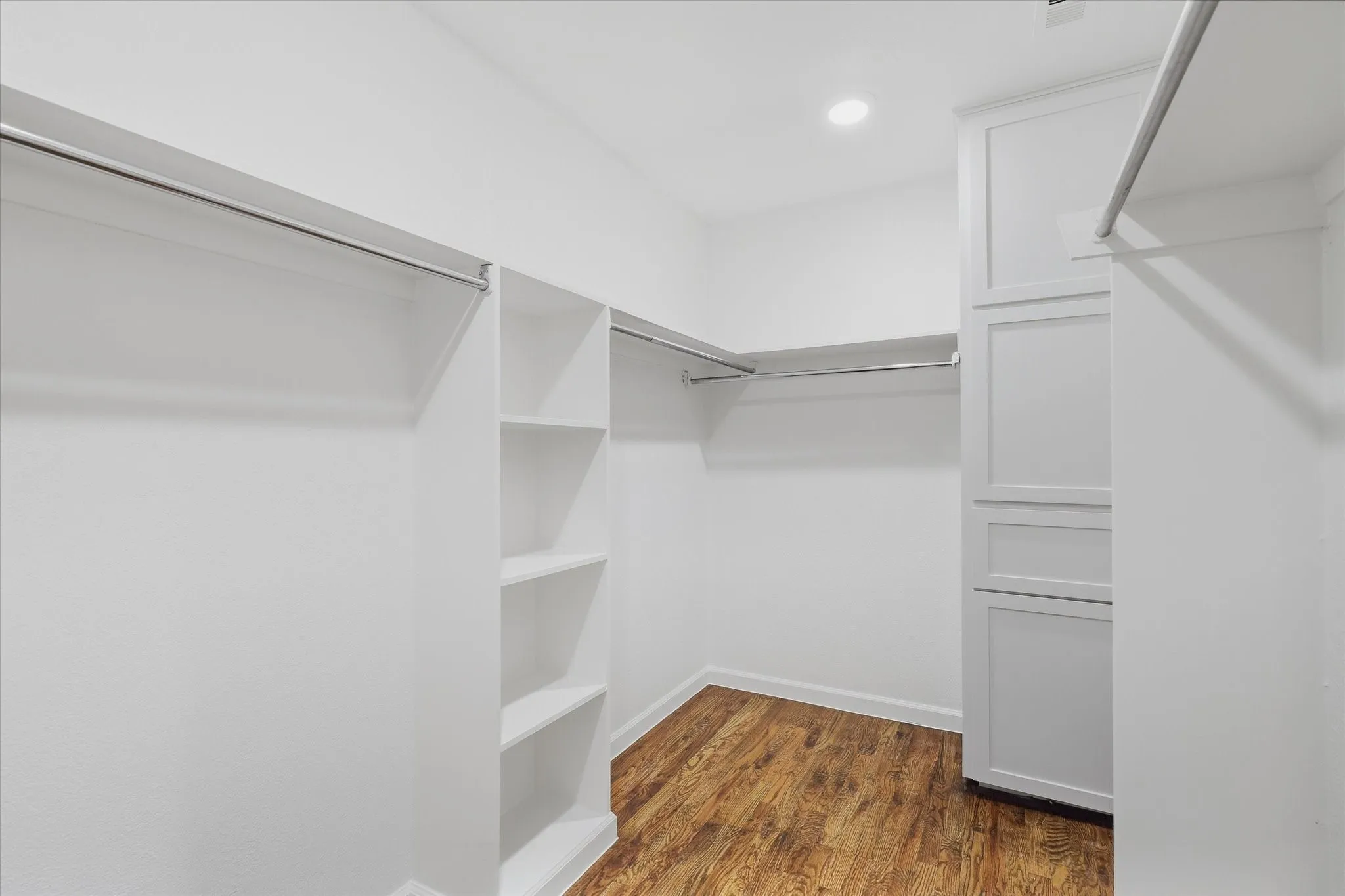 Single Family Residence For Rent in Dallas County , 17007 Davenport Road, Dallas, Texas 75248, 3 Bedroom, 2 Bathroom, 2 Garage spaces, 2,312 Sqft, built in 1979, mls#21396384, Real Estate Agent in Dallas, Homes For Rent in Dallas county, Homes For Rent in Dallas, Realtor in Dallas Texas, Real Estate Brokerage Independent Realty Texas, Luminita Cordes Realtor
