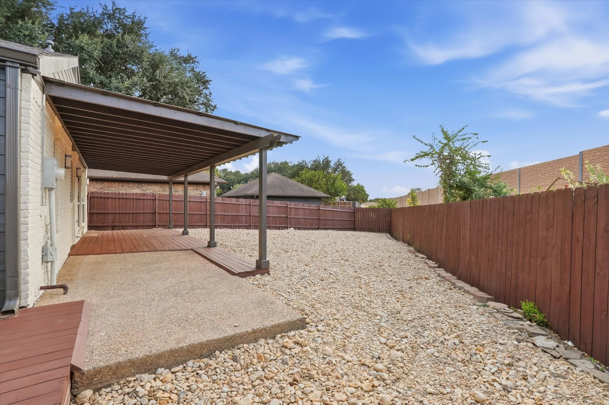 Single Family Residence For Rent in Dallas County , 17007 Davenport Road, Dallas, Texas 75248, 3 Bedroom, 2 Bathroom, 2 Garage spaces, 2,312 Sqft, built in 1979, mls#21396384, Real Estate Agent in Dallas, Homes For Rent in Dallas county, Homes For Rent in Dallas, Realtor in Dallas Texas, Real Estate Brokerage Independent Realty Texas, Luminita Cordes Realtor
