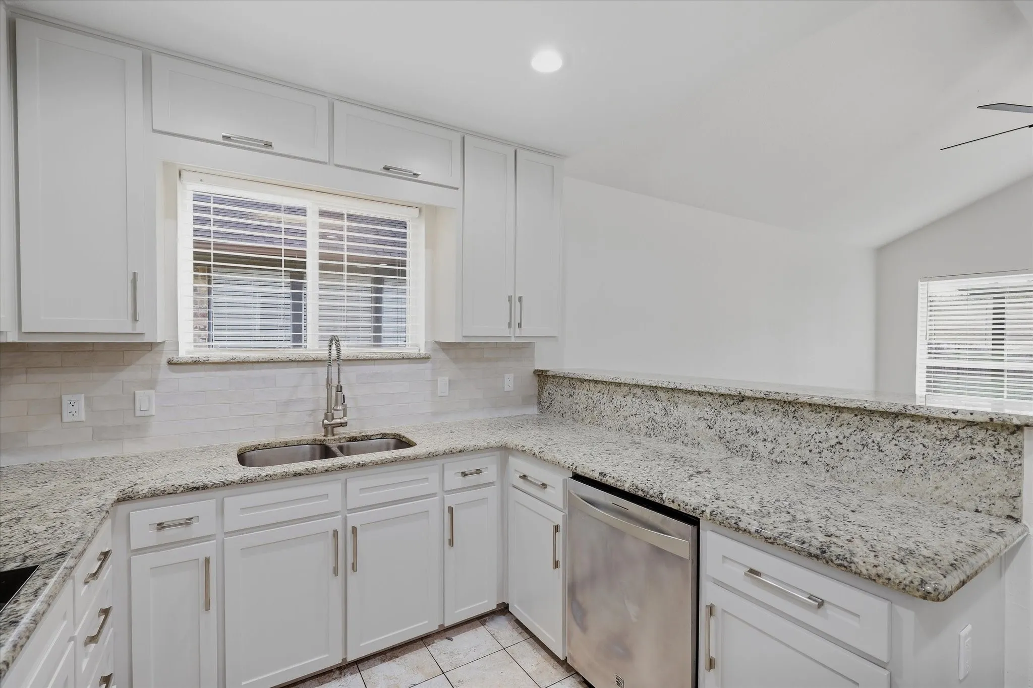 Single Family Residence For Rent in Dallas County , 17007 Davenport Road, Dallas, Texas 75248, 3 Bedroom, 2 Bathroom, 2 Garage spaces, 2,312 Sqft, built in 1979, mls#21396384, Real Estate Agent in Dallas, Homes For Rent in Dallas county, Homes For Rent in Dallas, Realtor in Dallas Texas, Real Estate Brokerage Independent Realty Texas, Luminita Cordes Realtor