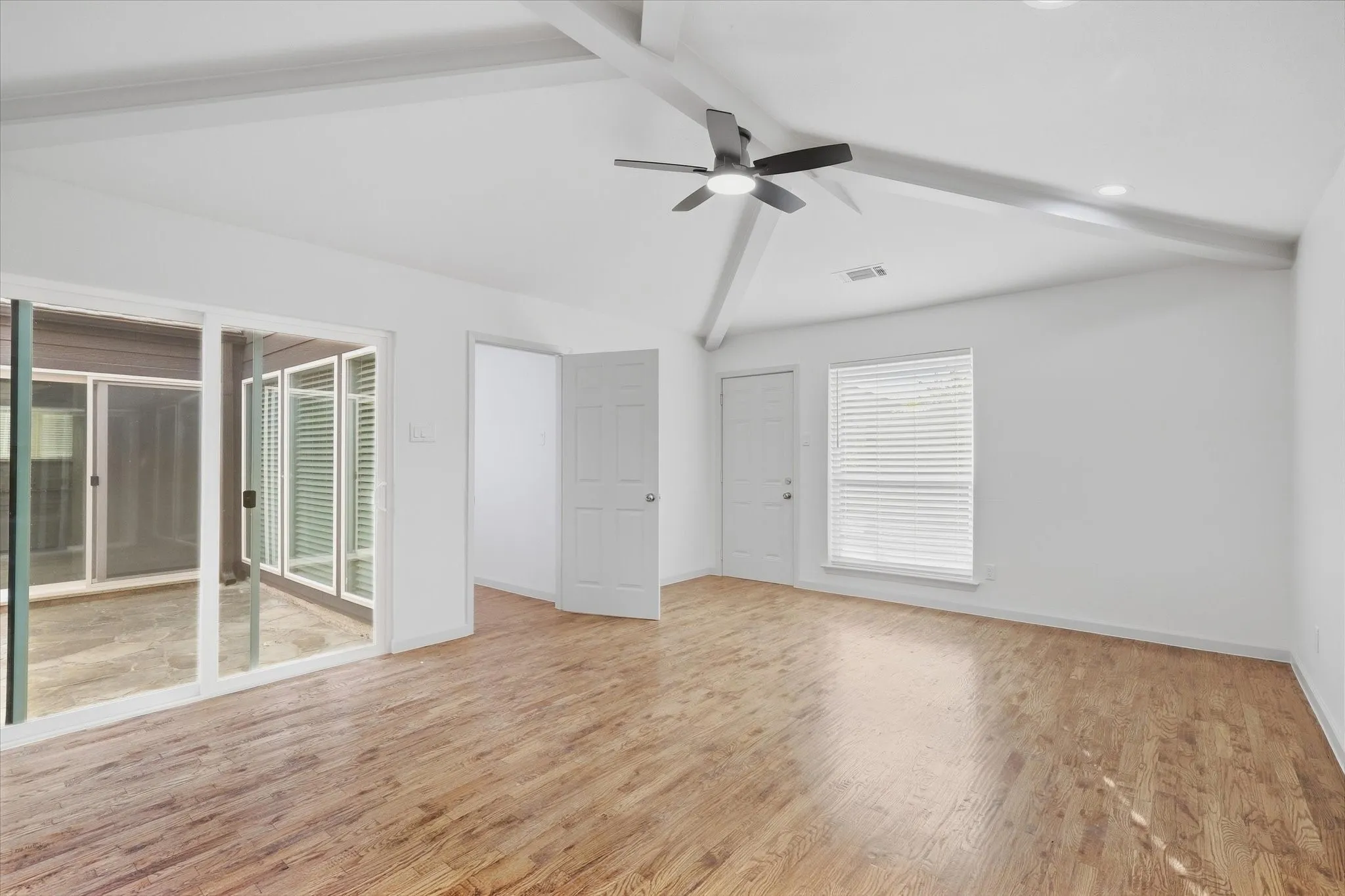 Single Family Residence For Rent in Dallas County , 17007 Davenport Road, Dallas, Texas 75248, 3 Bedroom, 2 Bathroom, 2 Garage spaces, 2,312 Sqft, built in 1979, mls#21396384, Real Estate Agent in Dallas, Homes For Rent in Dallas county, Homes For Rent in Dallas, Realtor in Dallas Texas, Real Estate Brokerage Independent Realty Texas, Luminita Cordes Realtor