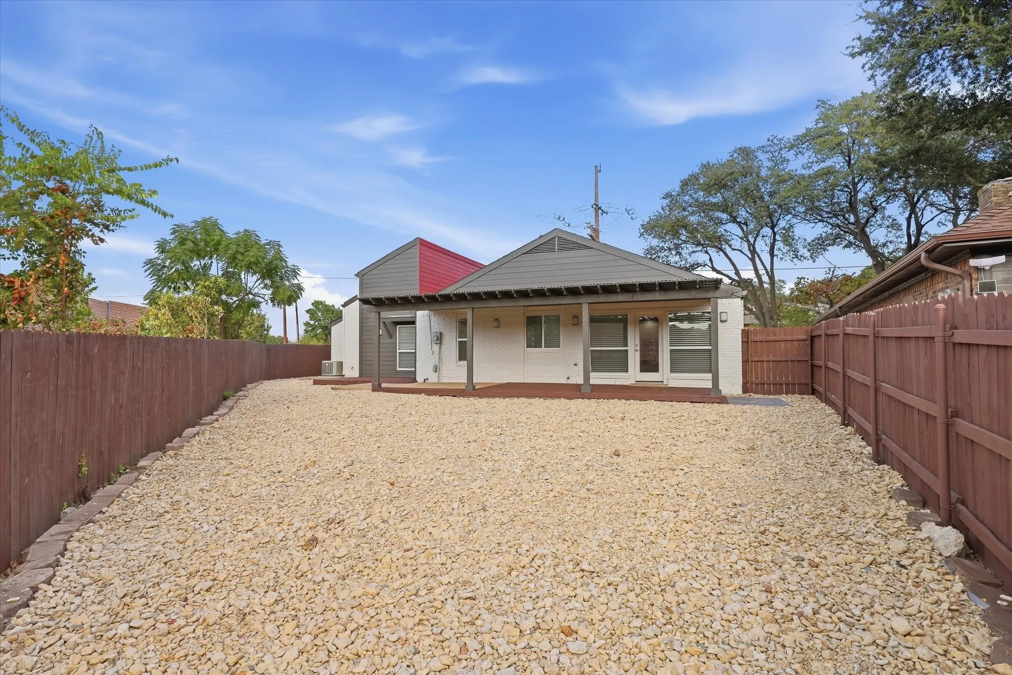 Single Family Residence For Rent in Dallas County , 17007 Davenport Road, Dallas, Texas 75248, 3 Bedroom, 2 Bathroom, 2 Garage spaces, 2,312 Sqft, built in 1979, mls#21396384, Real Estate Agent in Dallas, Homes For Rent in Dallas county, Homes For Rent in Dallas, Realtor in Dallas Texas, Real Estate Brokerage Independent Realty Texas, Luminita Cordes Realtor