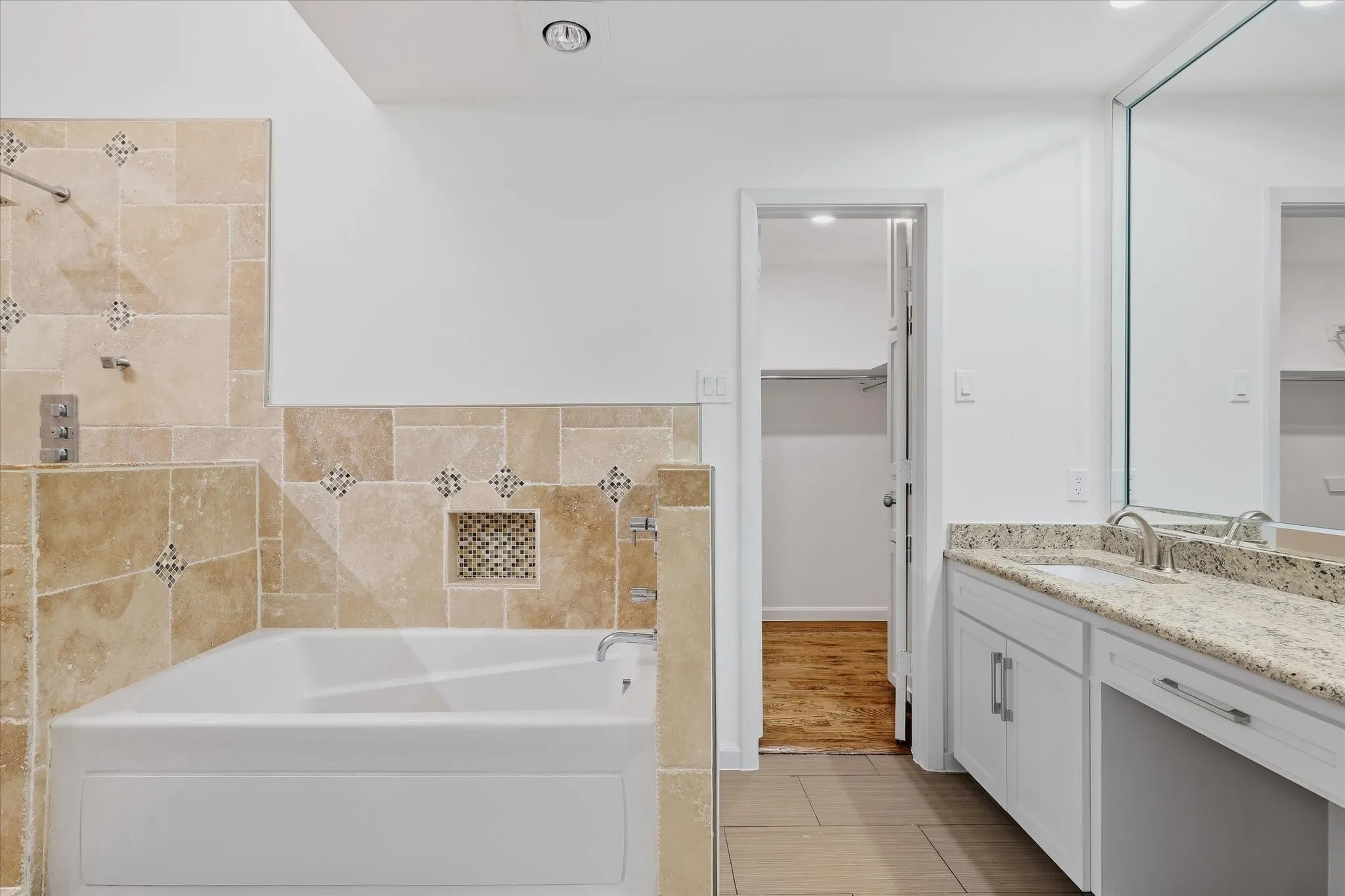 Single Family Residence For Rent in Dallas County , 17007 Davenport Road, Dallas, Texas 75248, 3 Bedroom, 2 Bathroom, 2 Garage spaces, 2,312 Sqft, built in 1979, mls#21396384, Real Estate Agent in Dallas, Homes For Rent in Dallas county, Homes For Rent in Dallas, Realtor in Dallas Texas, Real Estate Brokerage Independent Realty Texas, Luminita Cordes Realtor