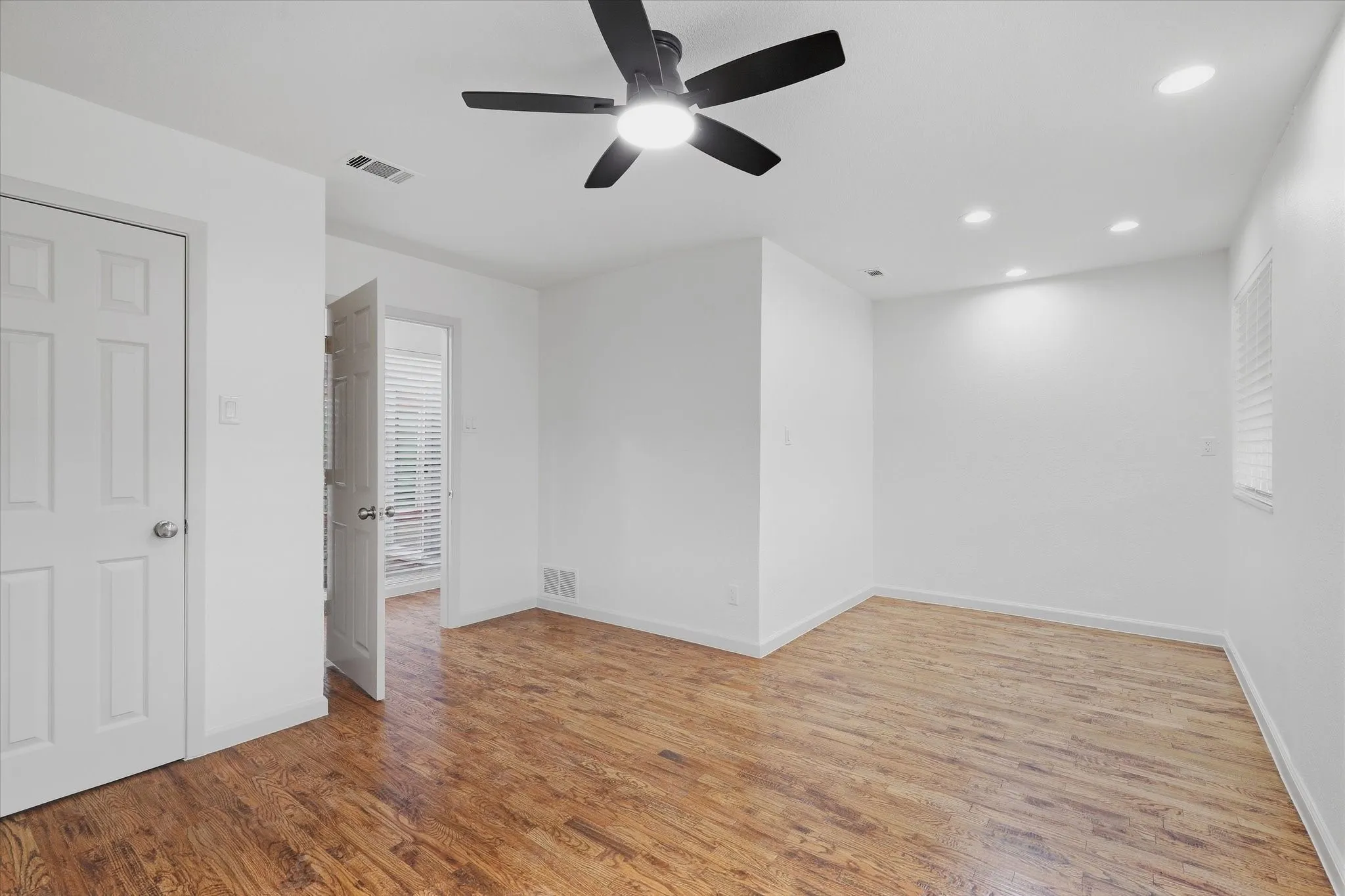 Single Family Residence For Rent in Dallas County , 17007 Davenport Road, Dallas, Texas 75248, 3 Bedroom, 2 Bathroom, 2 Garage spaces, 2,312 Sqft, built in 1979, mls#21396384, Real Estate Agent in Dallas, Homes For Rent in Dallas county, Homes For Rent in Dallas, Realtor in Dallas Texas, Real Estate Brokerage Independent Realty Texas, Luminita Cordes Realtor