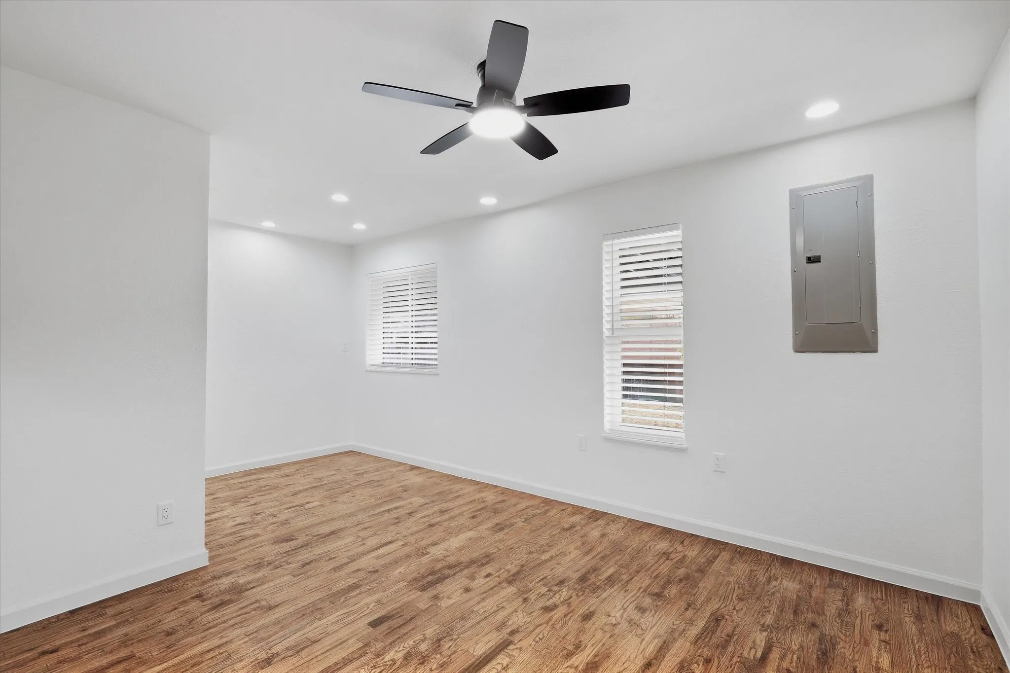 Single Family Residence For Rent in Dallas County , 17007 Davenport Road, Dallas, Texas 75248, 3 Bedroom, 2 Bathroom, 2 Garage spaces, 2,312 Sqft, built in 1979, mls#21396384, Real Estate Agent in Dallas, Homes For Rent in Dallas county, Homes For Rent in Dallas, Realtor in Dallas Texas, Real Estate Brokerage Independent Realty Texas, Luminita Cordes Realtor