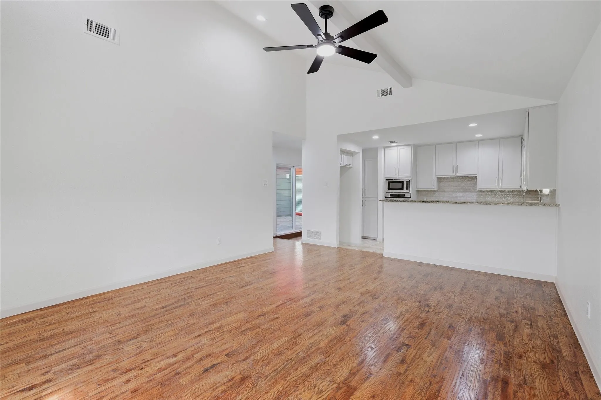 Single Family Residence For Rent in Dallas County , 17007 Davenport Road, Dallas, Texas 75248, 3 Bedroom, 2 Bathroom, 2 Garage spaces, 2,312 Sqft, built in 1979, mls#21396384, Real Estate Agent in Dallas, Homes For Rent in Dallas county, Homes For Rent in Dallas, Realtor in Dallas Texas, Real Estate Brokerage Independent Realty Texas, Luminita Cordes Realtor