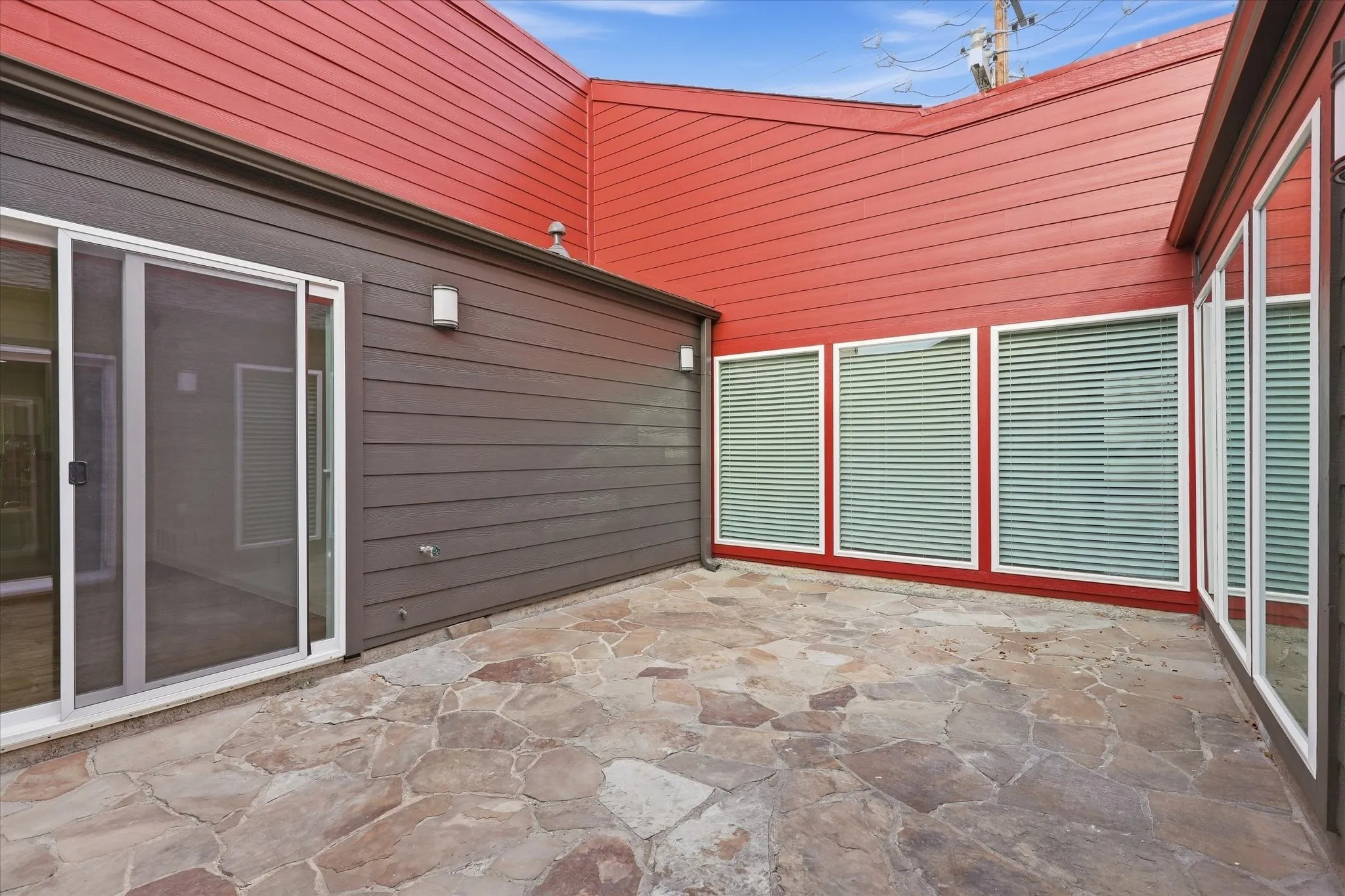 Single Family Residence For Rent in Dallas County , 17007 Davenport Road, Dallas, Texas 75248, 3 Bedroom, 2 Bathroom, 2 Garage spaces, 2,312 Sqft, built in 1979, mls#21396384, Real Estate Agent in Dallas, Homes For Rent in Dallas county, Homes For Rent in Dallas, Realtor in Dallas Texas, Real Estate Brokerage Independent Realty Texas, Luminita Cordes Realtor