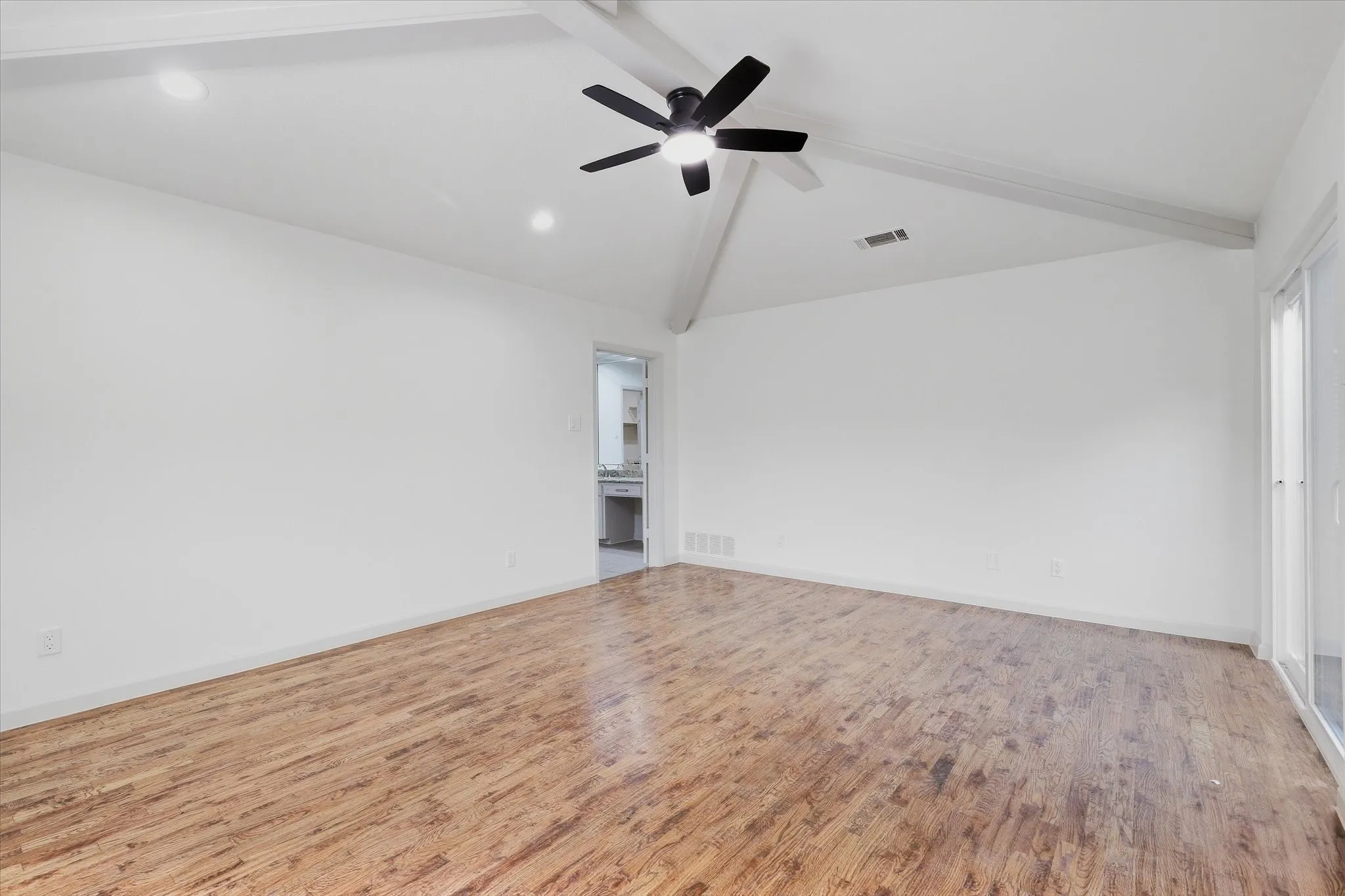 Single Family Residence For Rent in Dallas County , 17007 Davenport Road, Dallas, Texas 75248, 3 Bedroom, 2 Bathroom, 2 Garage spaces, 2,312 Sqft, built in 1979, mls#21396384, Real Estate Agent in Dallas, Homes For Rent in Dallas county, Homes For Rent in Dallas, Realtor in Dallas Texas, Real Estate Brokerage Independent Realty Texas, Luminita Cordes Realtor
