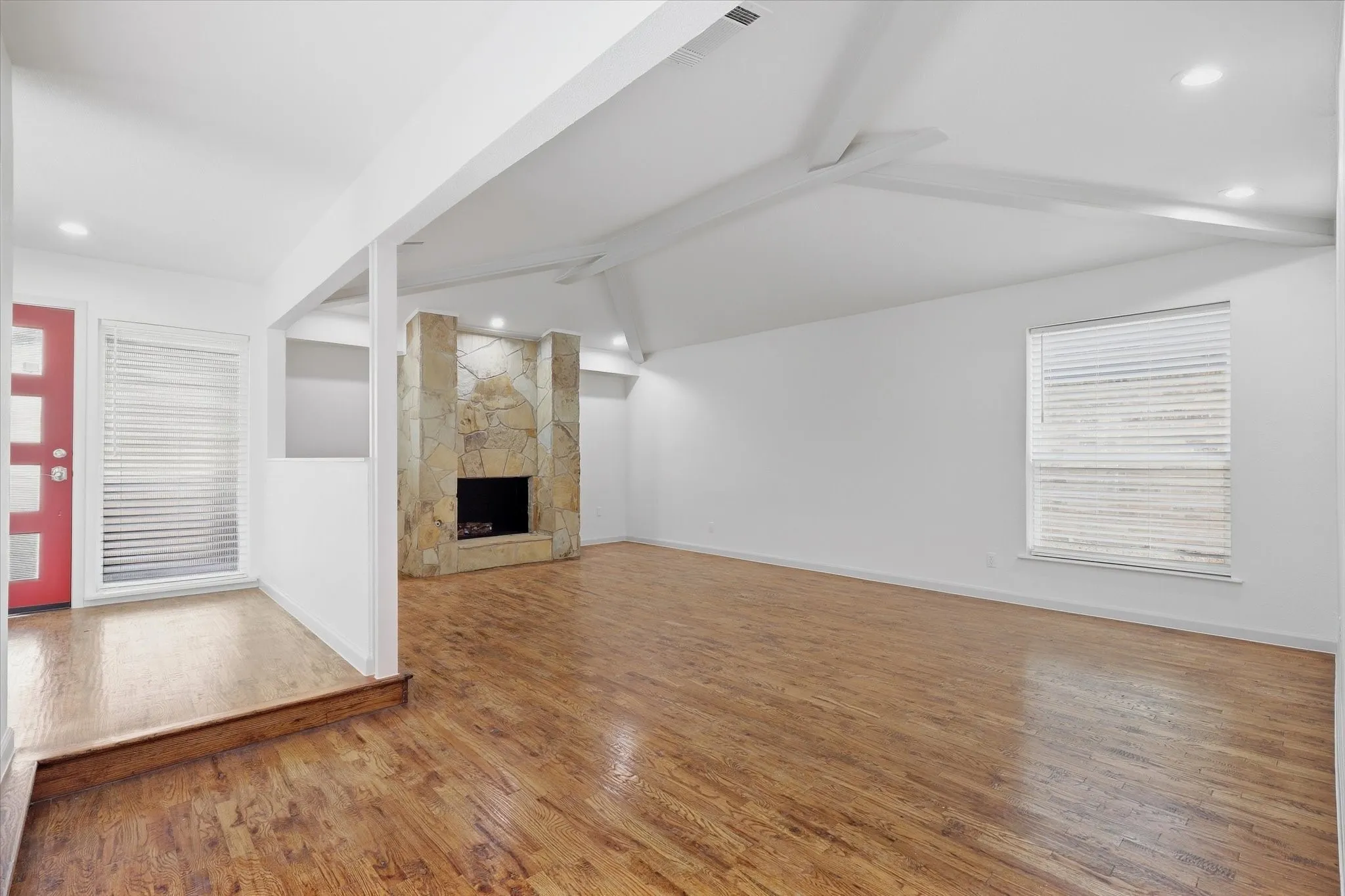 Single Family Residence For Rent in Dallas County , 17007 Davenport Road, Dallas, Texas 75248, 3 Bedroom, 2 Bathroom, 2 Garage spaces, 2,312 Sqft, built in 1979, mls#21396384, Real Estate Agent in Dallas, Homes For Rent in Dallas county, Homes For Rent in Dallas, Realtor in Dallas Texas, Real Estate Brokerage Independent Realty Texas, Luminita Cordes Realtor