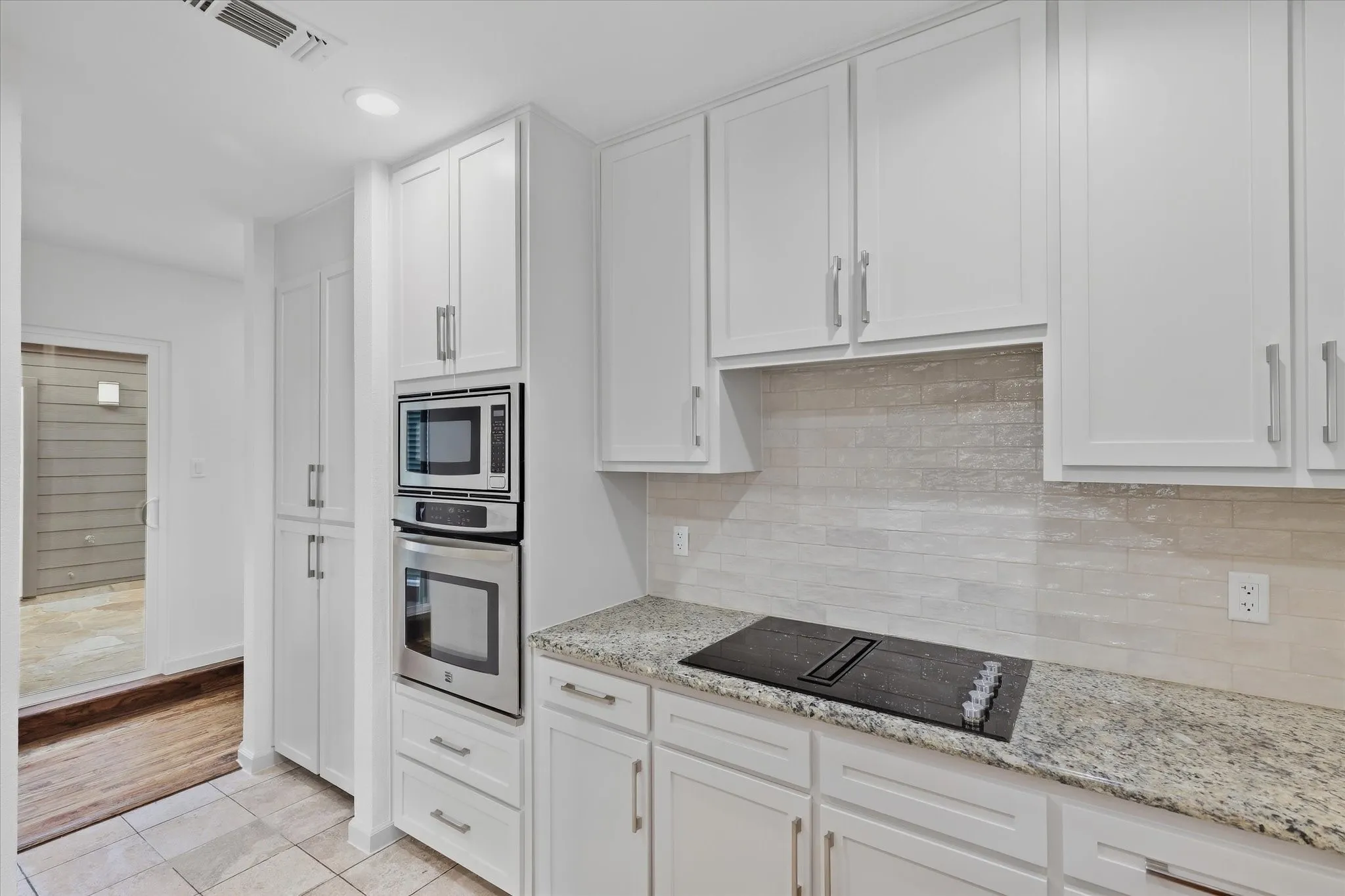 Single Family Residence For Rent in Dallas County , 17007 Davenport Road, Dallas, Texas 75248, 3 Bedroom, 2 Bathroom, 2 Garage spaces, 2,312 Sqft, built in 1979, mls#21396384, Real Estate Agent in Dallas, Homes For Rent in Dallas county, Homes For Rent in Dallas, Realtor in Dallas Texas, Real Estate Brokerage Independent Realty Texas, Luminita Cordes Realtor