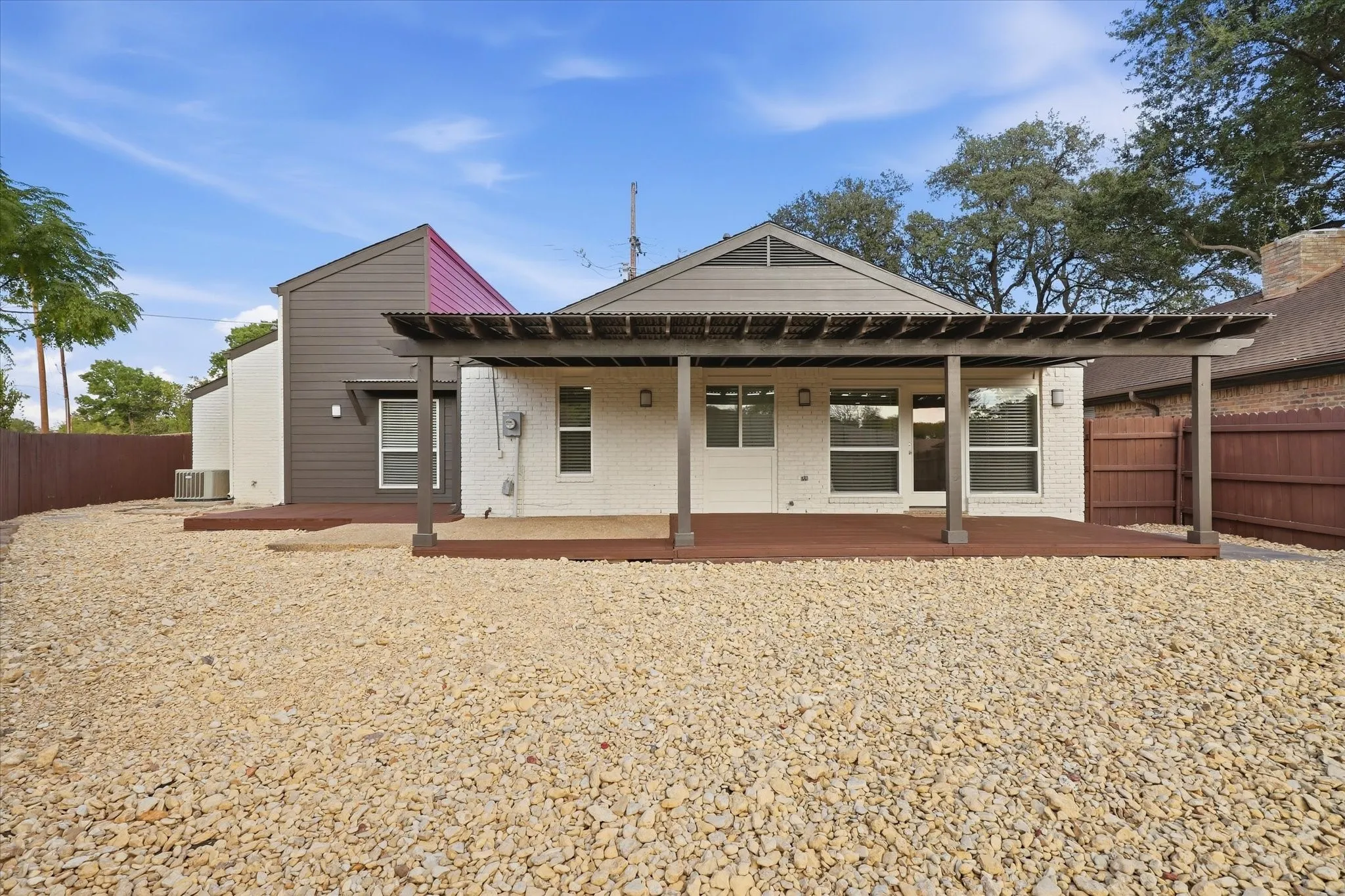 Single Family Residence For Rent in Dallas County , 17007 Davenport Road, Dallas, Texas 75248, 3 Bedroom, 2 Bathroom, 2 Garage spaces, 2,312 Sqft, built in 1979, mls#21396384, Real Estate Agent in Dallas, Homes For Rent in Dallas county, Homes For Rent in Dallas, Realtor in Dallas Texas, Real Estate Brokerage Independent Realty Texas, Luminita Cordes Realtor