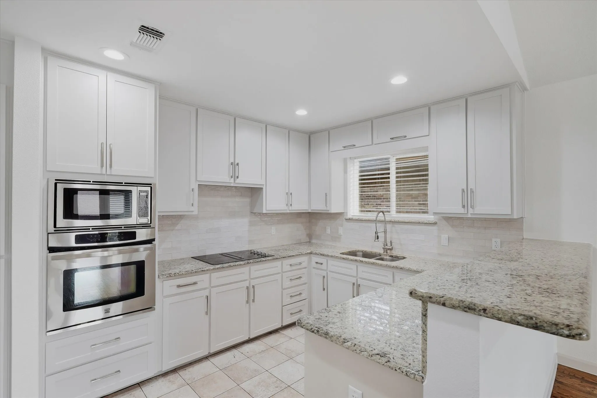 Single Family Residence For Rent in Dallas County , 17007 Davenport Road, Dallas, Texas 75248, 3 Bedroom, 2 Bathroom, 2 Garage spaces, 2,312 Sqft, built in 1979, mls#21396384, Real Estate Agent in Dallas, Homes For Rent in Dallas county, Homes For Rent in Dallas, Realtor in Dallas Texas, Real Estate Brokerage Independent Realty Texas, Luminita Cordes Realtor