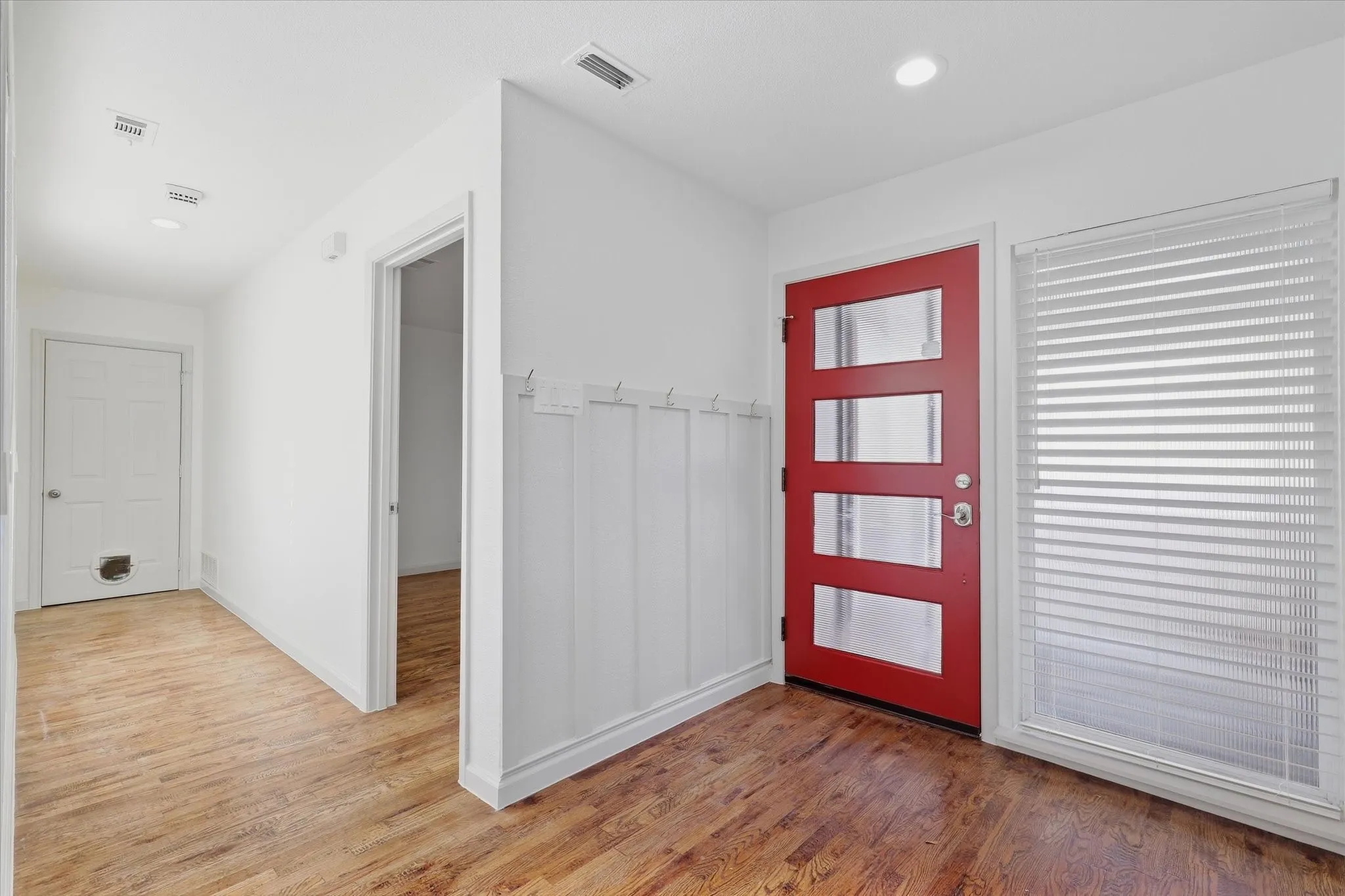 Single Family Residence For Rent in Dallas County , 17007 Davenport Road, Dallas, Texas 75248, 3 Bedroom, 2 Bathroom, 2 Garage spaces, 2,312 Sqft, built in 1979, mls#21396384, Real Estate Agent in Dallas, Homes For Rent in Dallas county, Homes For Rent in Dallas, Realtor in Dallas Texas, Real Estate Brokerage Independent Realty Texas, Luminita Cordes Realtor
