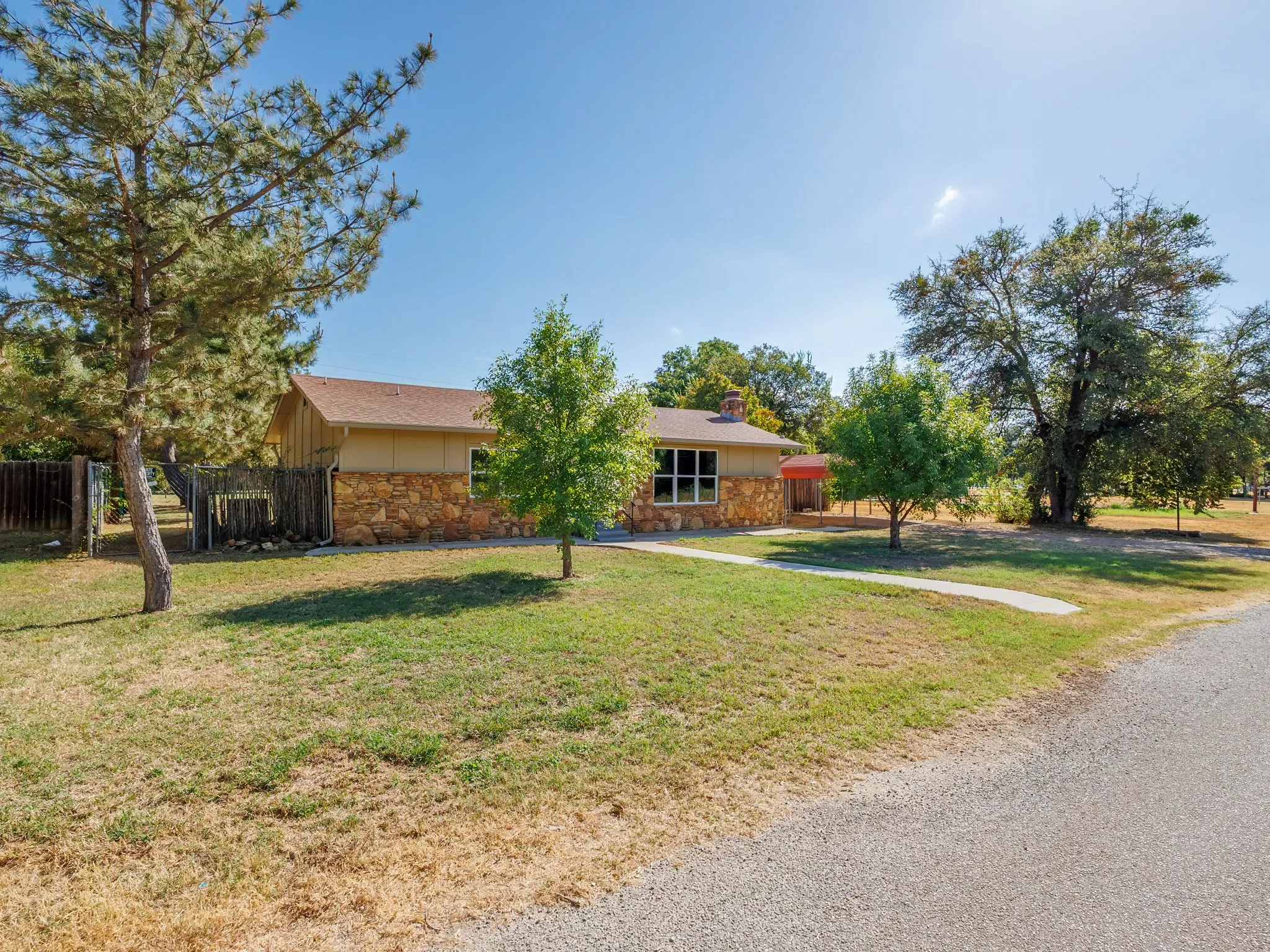 Single Family Residence For Sale in Brown County , 1604 Dublin Street, Brownwood, Texas 76801, 2 Bedroom, 2 Bathroom, Garage spaces, 1,248 Sqft, built in 0, mls#21391874, Real Estate Agent in Brownwood, Homes For Sale in Brown county, Homes For Sale in Brownwood, Realtor in Brownwood Texas, Real Estate Brokerage Independent Realty Texas, Luminita Cordes Realtor