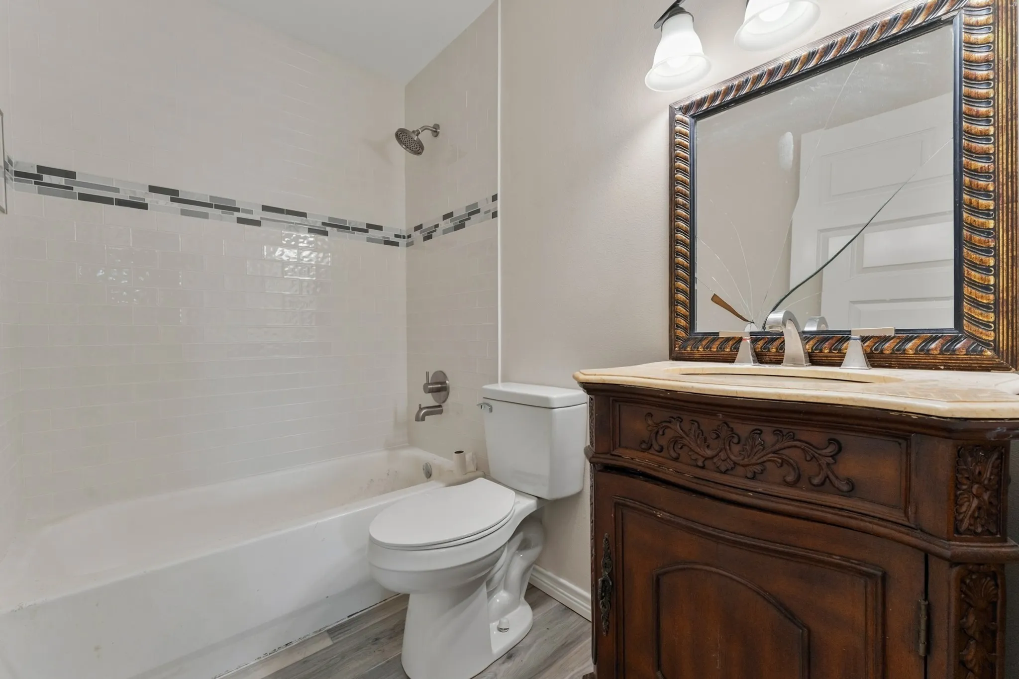 Single Family Residence For Sale in Dallas County , 4910 Frontier Road, Garland, Texas 75043, 3 Bedroom, 2 Bathroom, 2 Garage spaces, 1,798 Sqft, built in 1971, mls#21396387, Real Estate Agent in Garland, Homes For Sale in Dallas county, Homes For Sale in Garland, Realtor in Garland Texas, Real Estate Brokerage Independent Realty Texas, Luminita Cordes Realtor