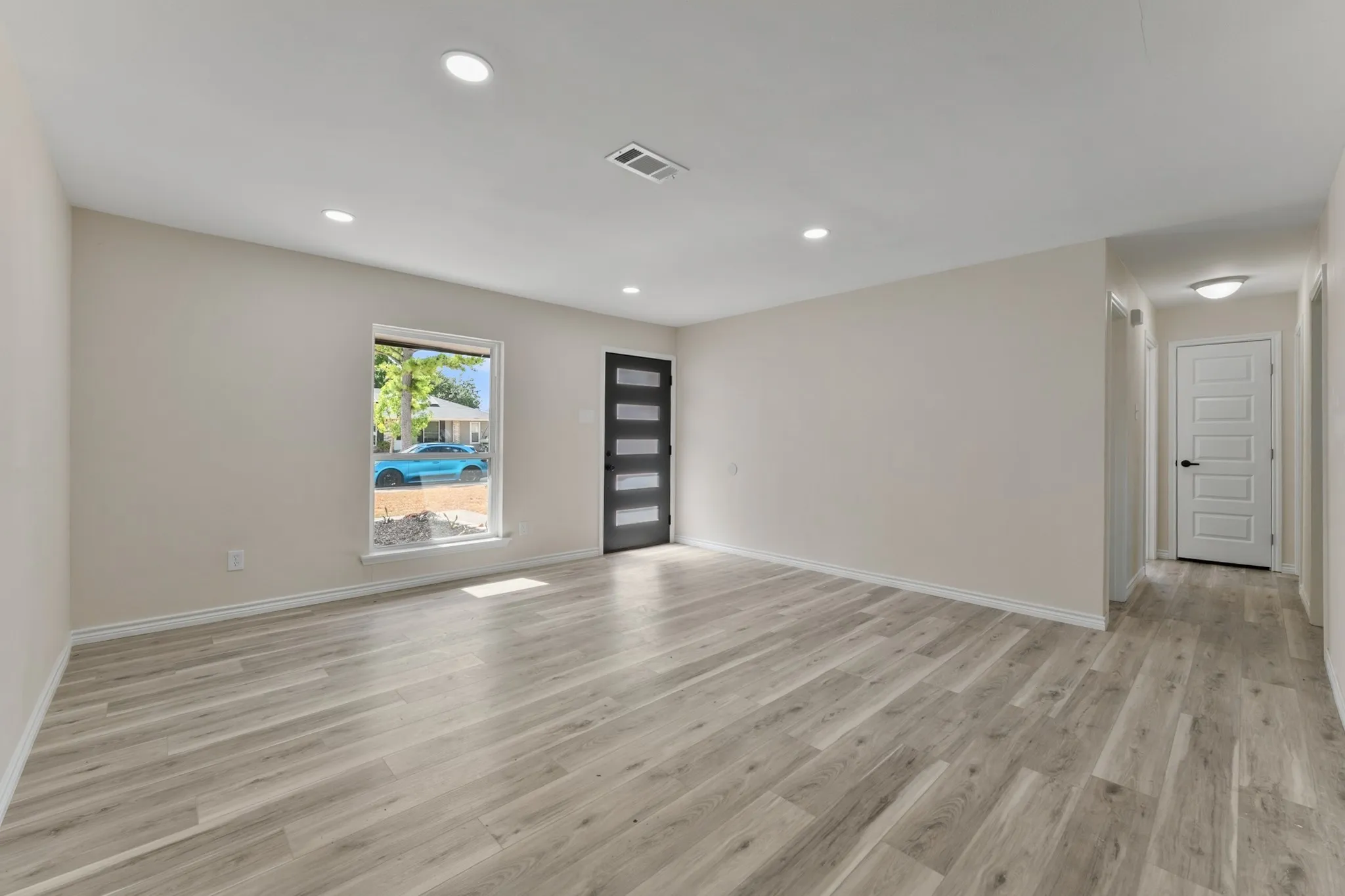 Single Family Residence For Sale in Dallas County , 4910 Frontier Road, Garland, Texas 75043, 3 Bedroom, 2 Bathroom, 2 Garage spaces, 1,798 Sqft, built in 1971, mls#21396387, Real Estate Agent in Garland, Homes For Sale in Dallas county, Homes For Sale in Garland, Realtor in Garland Texas, Real Estate Brokerage Independent Realty Texas, Luminita Cordes Realtor