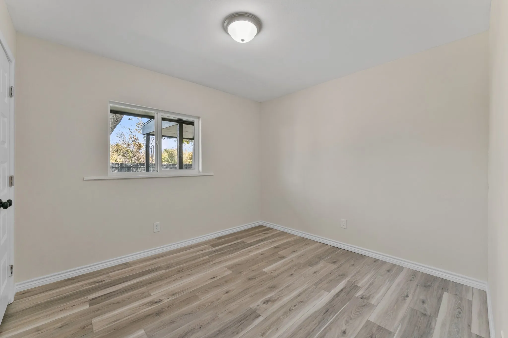 Single Family Residence For Sale in Dallas County , 4910 Frontier Road, Garland, Texas 75043, 3 Bedroom, 2 Bathroom, 2 Garage spaces, 1,798 Sqft, built in 1971, mls#21396387, Real Estate Agent in Garland, Homes For Sale in Dallas county, Homes For Sale in Garland, Realtor in Garland Texas, Real Estate Brokerage Independent Realty Texas, Luminita Cordes Realtor