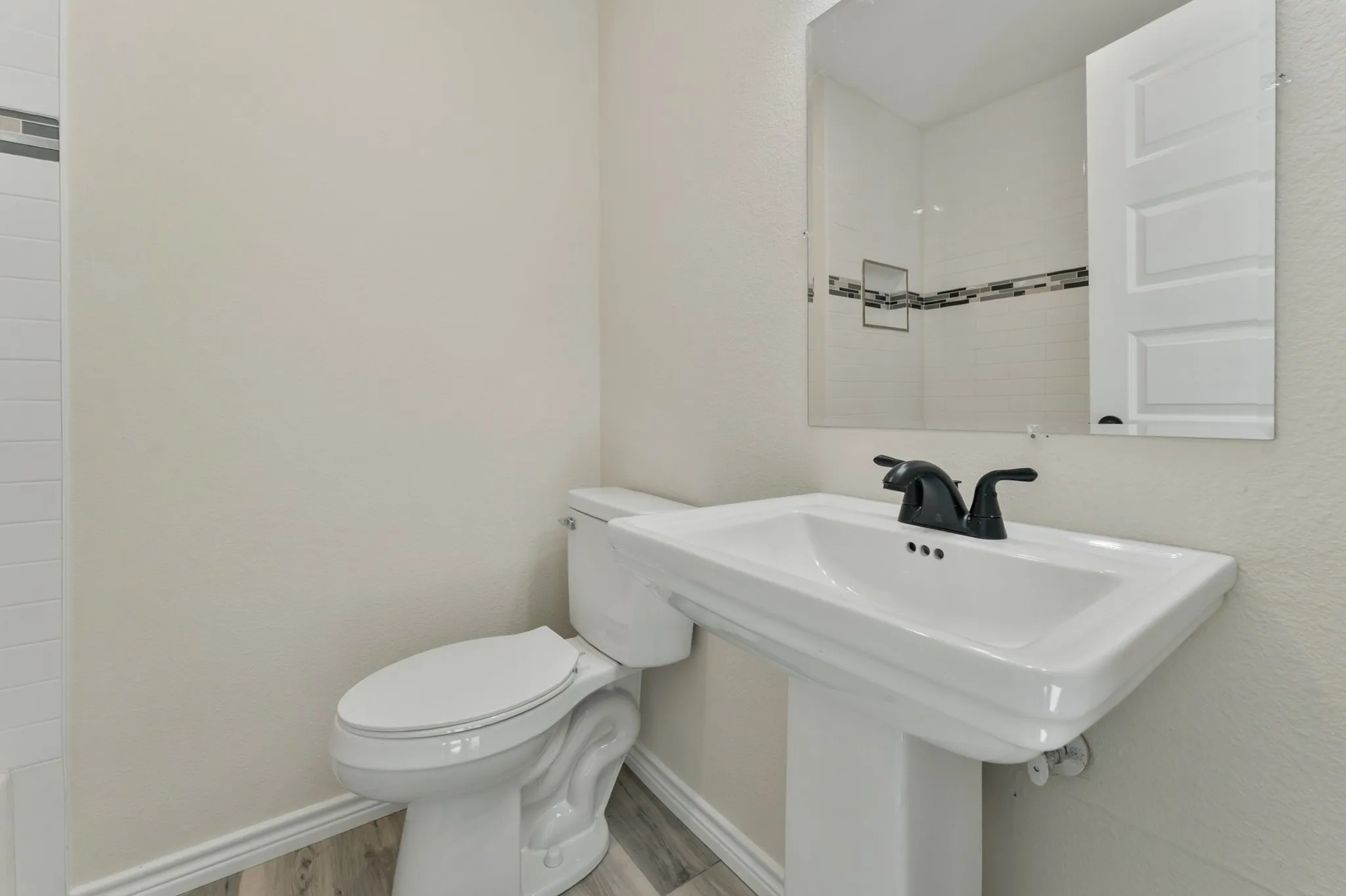 Single Family Residence For Sale in Dallas County , 4910 Frontier Road, Garland, Texas 75043, 3 Bedroom, 2 Bathroom, 2 Garage spaces, 1,798 Sqft, built in 1971, mls#21396387, Real Estate Agent in Garland, Homes For Sale in Dallas county, Homes For Sale in Garland, Realtor in Garland Texas, Real Estate Brokerage Independent Realty Texas, Luminita Cordes Realtor