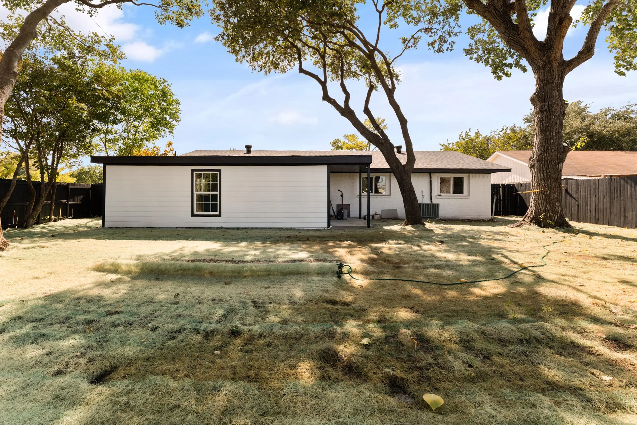 Single Family Residence For Sale in Dallas County , 4910 Frontier Road, Garland, Texas 75043, 3 Bedroom, 2 Bathroom, 2 Garage spaces, 1,798 Sqft, built in 1971, mls#21396387, Real Estate Agent in Garland, Homes For Sale in Dallas county, Homes For Sale in Garland, Realtor in Garland Texas, Real Estate Brokerage Independent Realty Texas, Luminita Cordes Realtor