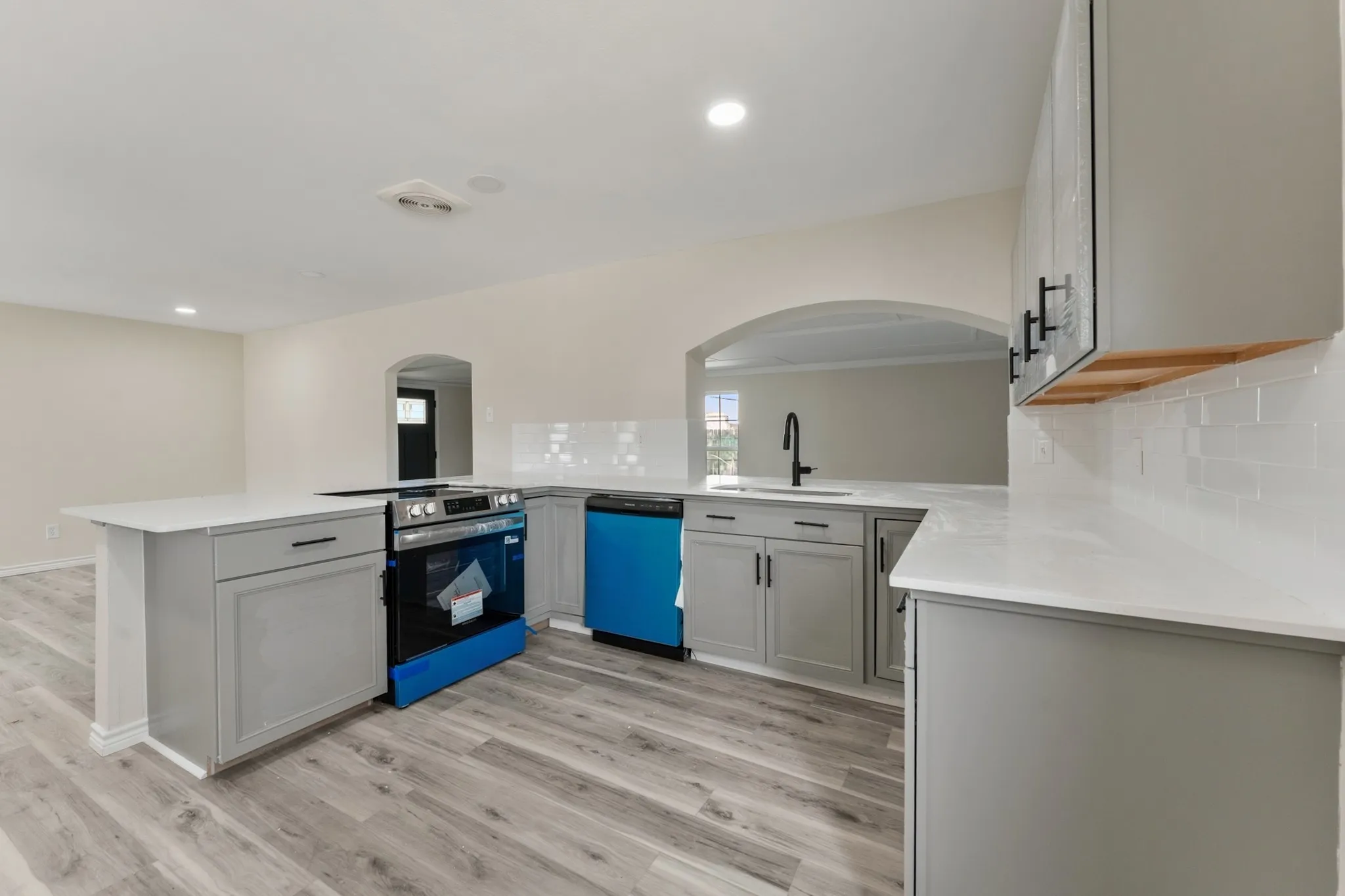 Single Family Residence For Sale in Dallas County , 4910 Frontier Road, Garland, Texas 75043, 3 Bedroom, 2 Bathroom, 2 Garage spaces, 1,798 Sqft, built in 1971, mls#21396387, Real Estate Agent in Garland, Homes For Sale in Dallas county, Homes For Sale in Garland, Realtor in Garland Texas, Real Estate Brokerage Independent Realty Texas, Luminita Cordes Realtor
