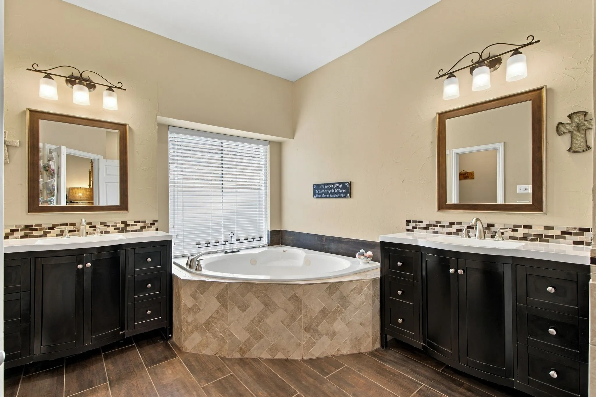 Single Family Residence For Sale in Denton County , 3608 Gallop Court, Flower Mound, Texas 75028, 4 Bedroom, 4 Bathroom, 2 Garage spaces, 3,053 Sqft, built in 1998, mls#21395921, Real Estate Agent in Flower Mound, Homes For Sale in Denton county, Homes For Sale in Flower Mound, Realtor in Flower Mound Texas, Real Estate Brokerage Independent Realty Texas, Luminita Cordes Realtor