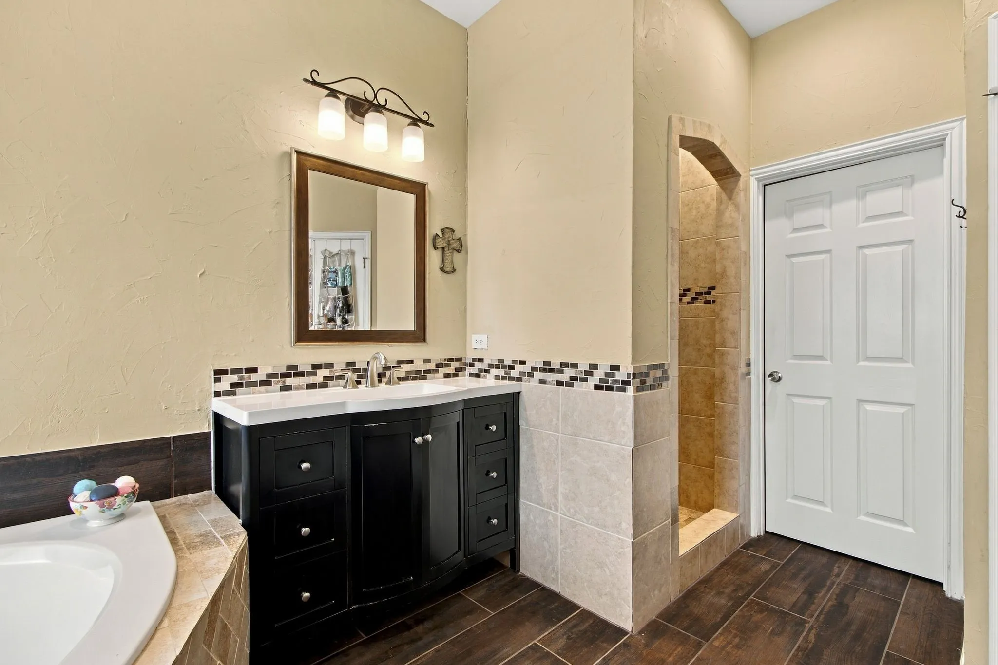 Single Family Residence For Sale in Denton County , 3608 Gallop Court, Flower Mound, Texas 75028, 4 Bedroom, 4 Bathroom, 2 Garage spaces, 3,053 Sqft, built in 1998, mls#21395921, Real Estate Agent in Flower Mound, Homes For Sale in Denton county, Homes For Sale in Flower Mound, Realtor in Flower Mound Texas, Real Estate Brokerage Independent Realty Texas, Luminita Cordes Realtor