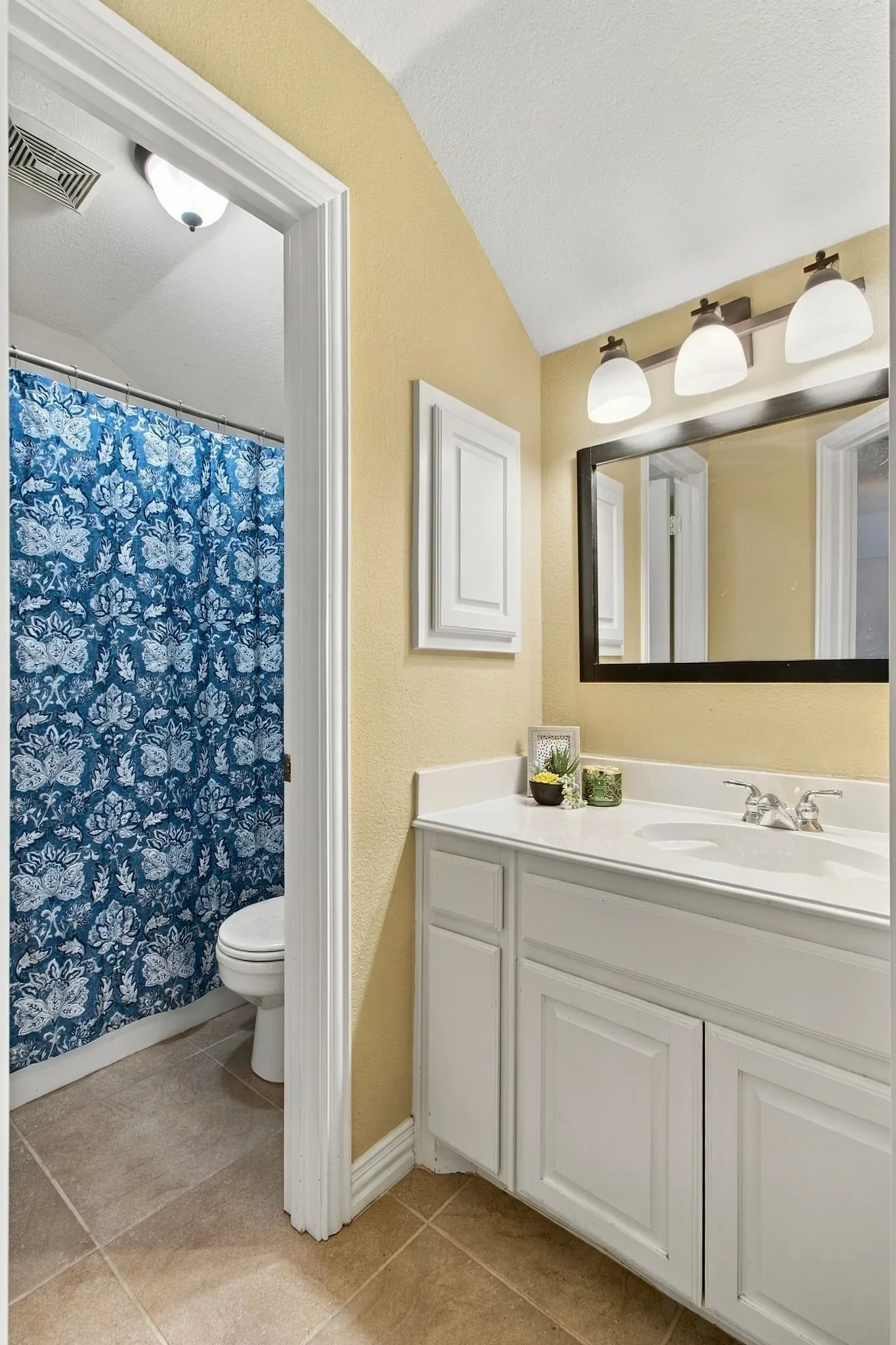 Single Family Residence For Sale in Denton County , 3608 Gallop Court, Flower Mound, Texas 75028, 4 Bedroom, 4 Bathroom, 2 Garage spaces, 3,053 Sqft, built in 1998, mls#21395921, Real Estate Agent in Flower Mound, Homes For Sale in Denton county, Homes For Sale in Flower Mound, Realtor in Flower Mound Texas, Real Estate Brokerage Independent Realty Texas, Luminita Cordes Realtor