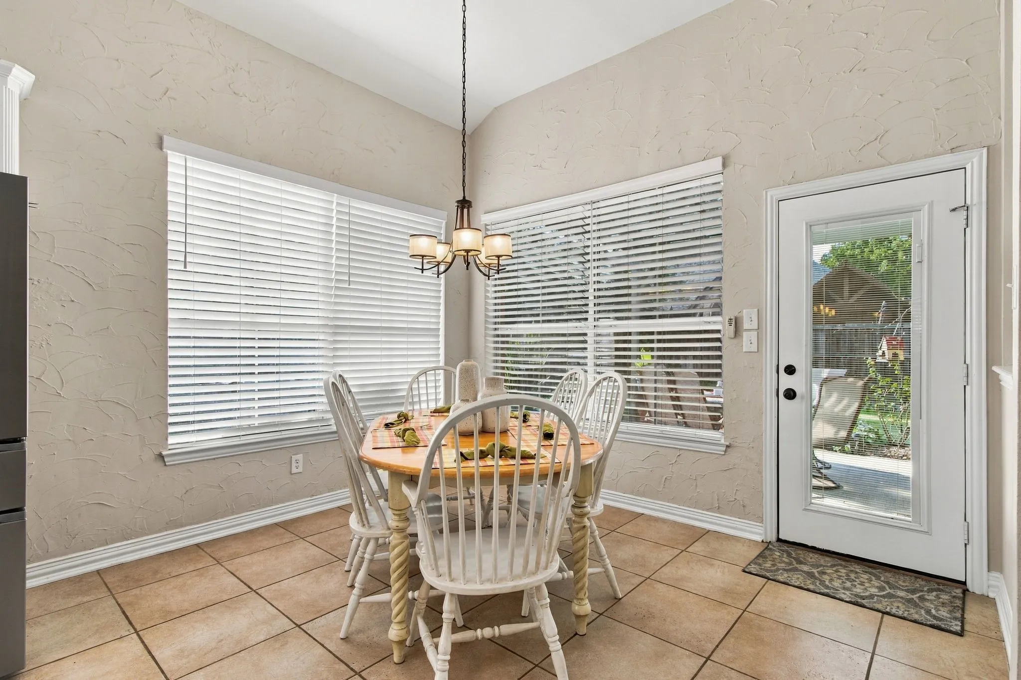Single Family Residence For Sale in Denton County , 3608 Gallop Court, Flower Mound, Texas 75028, 4 Bedroom, 4 Bathroom, 2 Garage spaces, 3,053 Sqft, built in 1998, mls#21395921, Real Estate Agent in Flower Mound, Homes For Sale in Denton county, Homes For Sale in Flower Mound, Realtor in Flower Mound Texas, Real Estate Brokerage Independent Realty Texas, Luminita Cordes Realtor