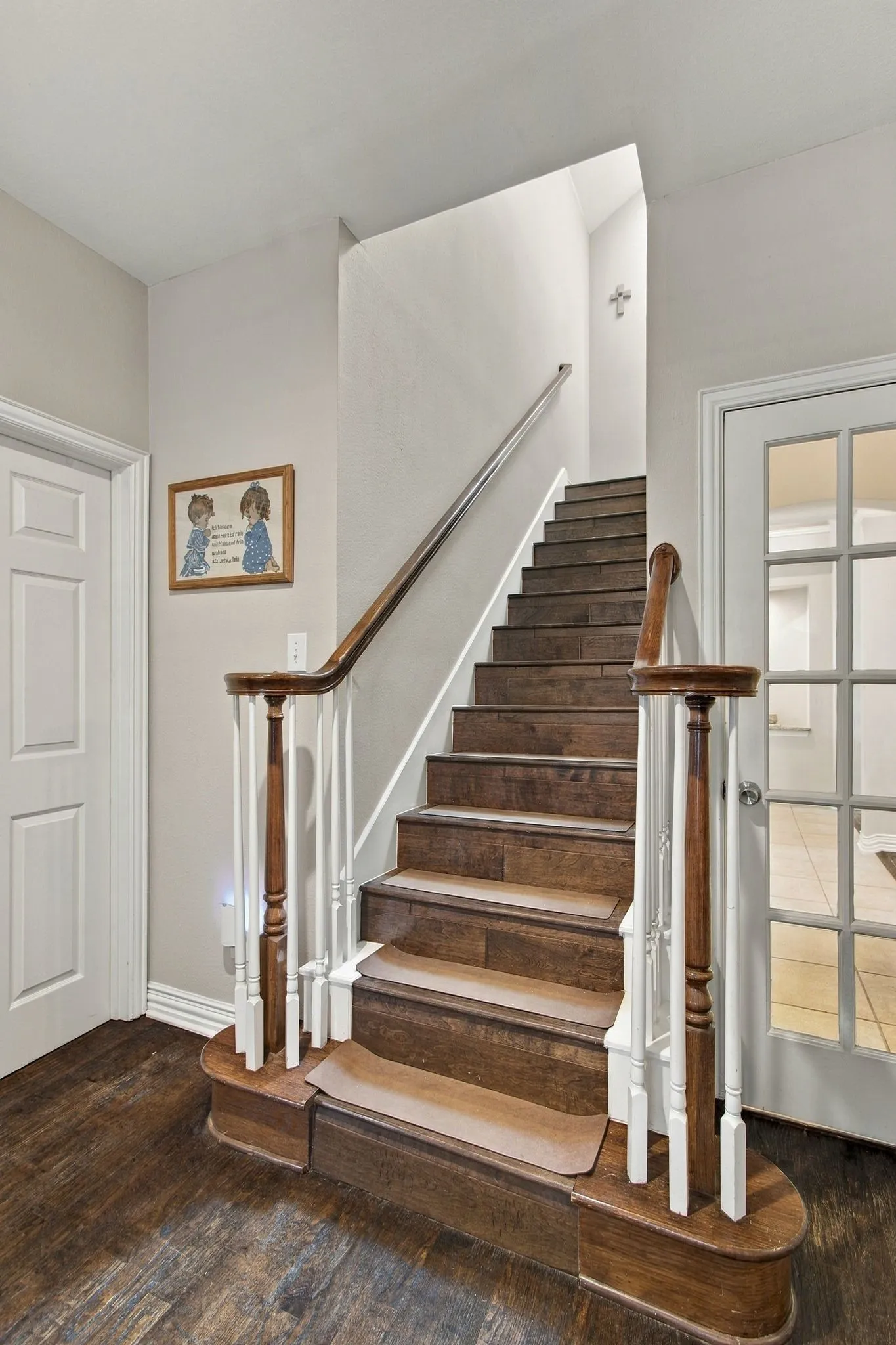 Single Family Residence For Sale in Denton County , 3608 Gallop Court, Flower Mound, Texas 75028, 4 Bedroom, 4 Bathroom, 2 Garage spaces, 3,053 Sqft, built in 1998, mls#21395921, Real Estate Agent in Flower Mound, Homes For Sale in Denton county, Homes For Sale in Flower Mound, Realtor in Flower Mound Texas, Real Estate Brokerage Independent Realty Texas, Luminita Cordes Realtor
