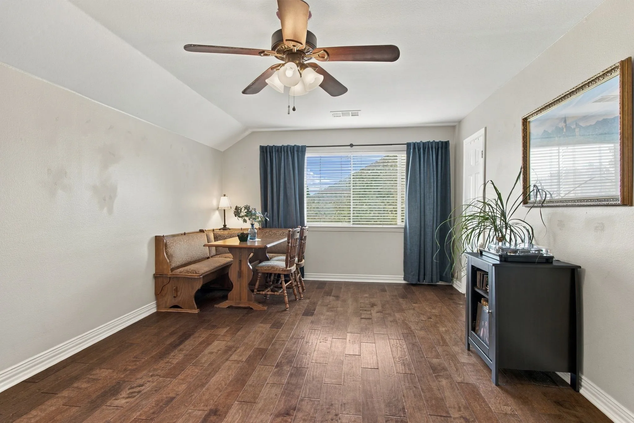 Single Family Residence For Sale in Denton County , 3608 Gallop Court, Flower Mound, Texas 75028, 4 Bedroom, 4 Bathroom, 2 Garage spaces, 3,053 Sqft, built in 1998, mls#21395921, Real Estate Agent in Flower Mound, Homes For Sale in Denton county, Homes For Sale in Flower Mound, Realtor in Flower Mound Texas, Real Estate Brokerage Independent Realty Texas, Luminita Cordes Realtor