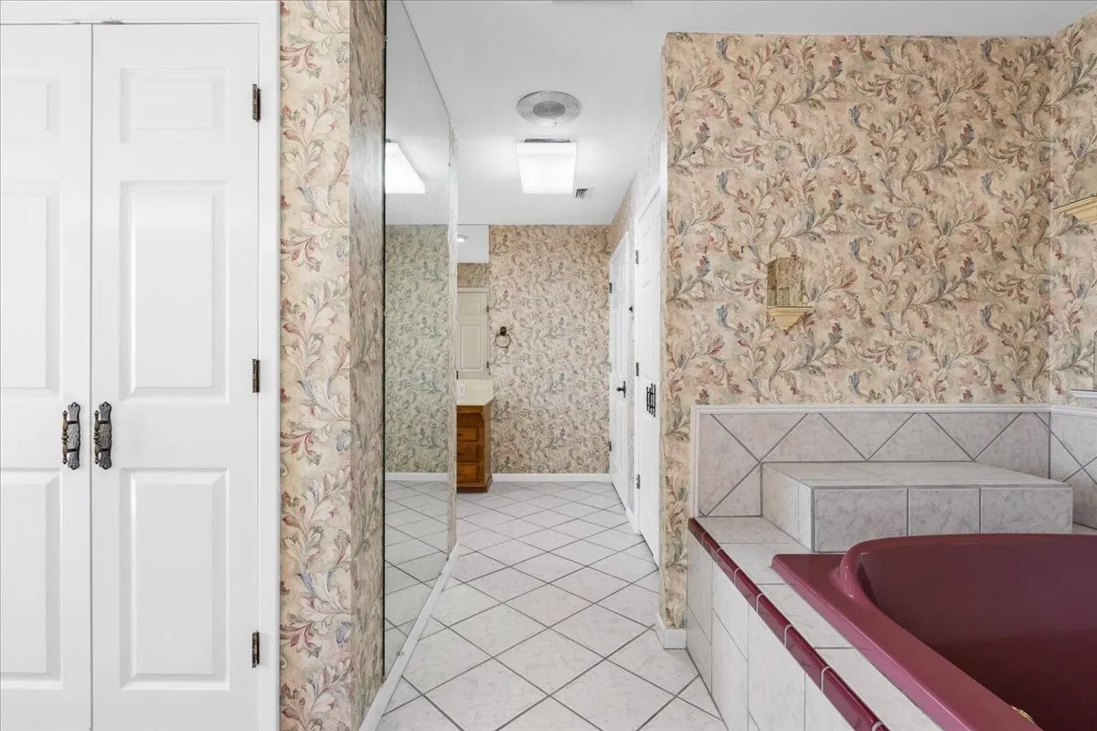 Single Family Residence For Sale in Navarro County , 801 County Road 0025, Corsicana, Texas 75109, 3 Bedroom, 3 Bathroom, Garage spaces, 2,064 Sqft, built in 1985, mls#21396323, Real Estate Agent in Corsicana, Homes For Sale in Navarro county, Homes For Sale in Corsicana, Realtor in Corsicana Texas, Real Estate Brokerage Independent Realty Texas, Luminita Cordes Realtor