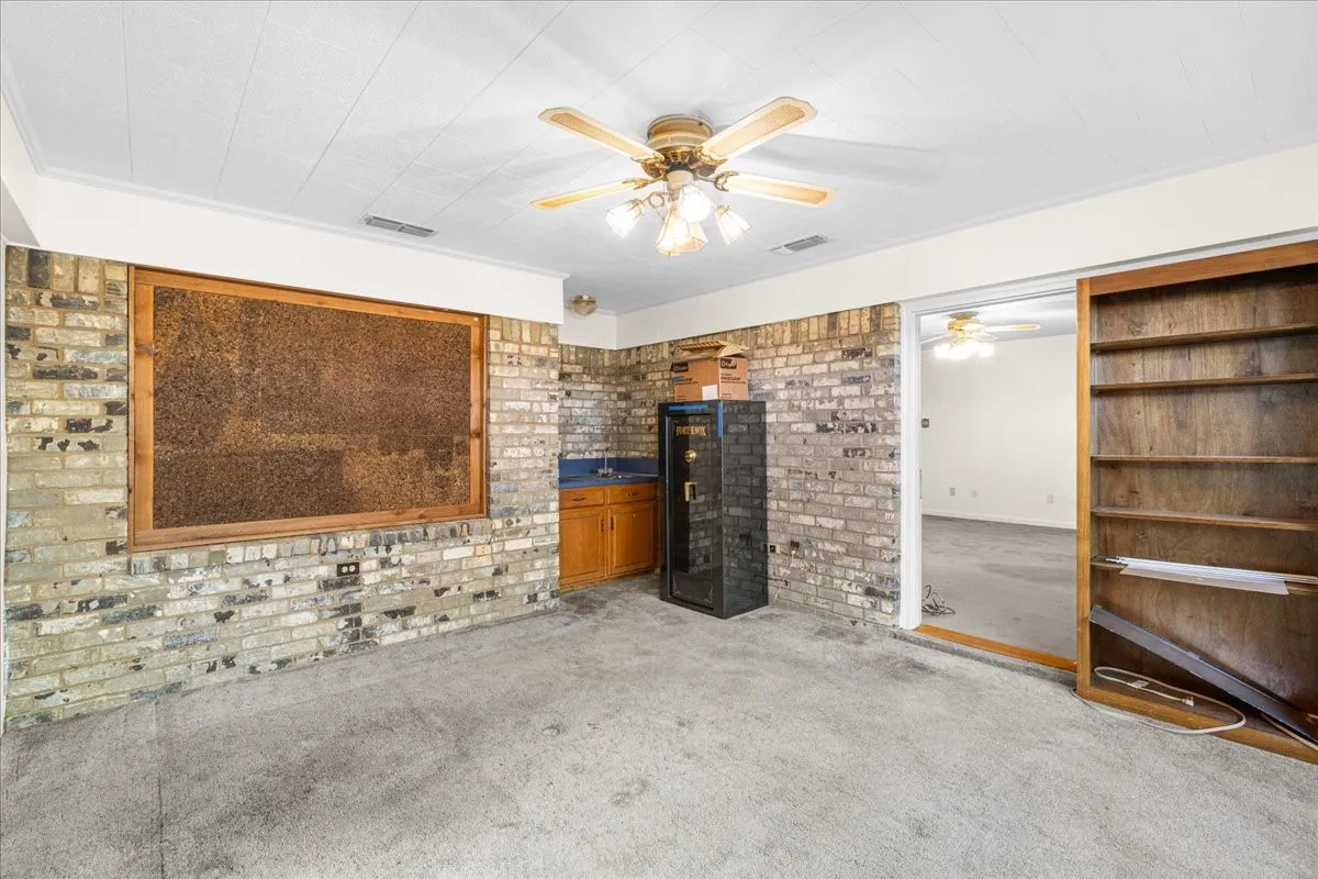 Single Family Residence For Sale in Navarro County , 801 County Road 0025, Corsicana, Texas 75109, 3 Bedroom, 3 Bathroom, Garage spaces, 2,064 Sqft, built in 1985, mls#21396323, Real Estate Agent in Corsicana, Homes For Sale in Navarro county, Homes For Sale in Corsicana, Realtor in Corsicana Texas, Real Estate Brokerage Independent Realty Texas, Luminita Cordes Realtor