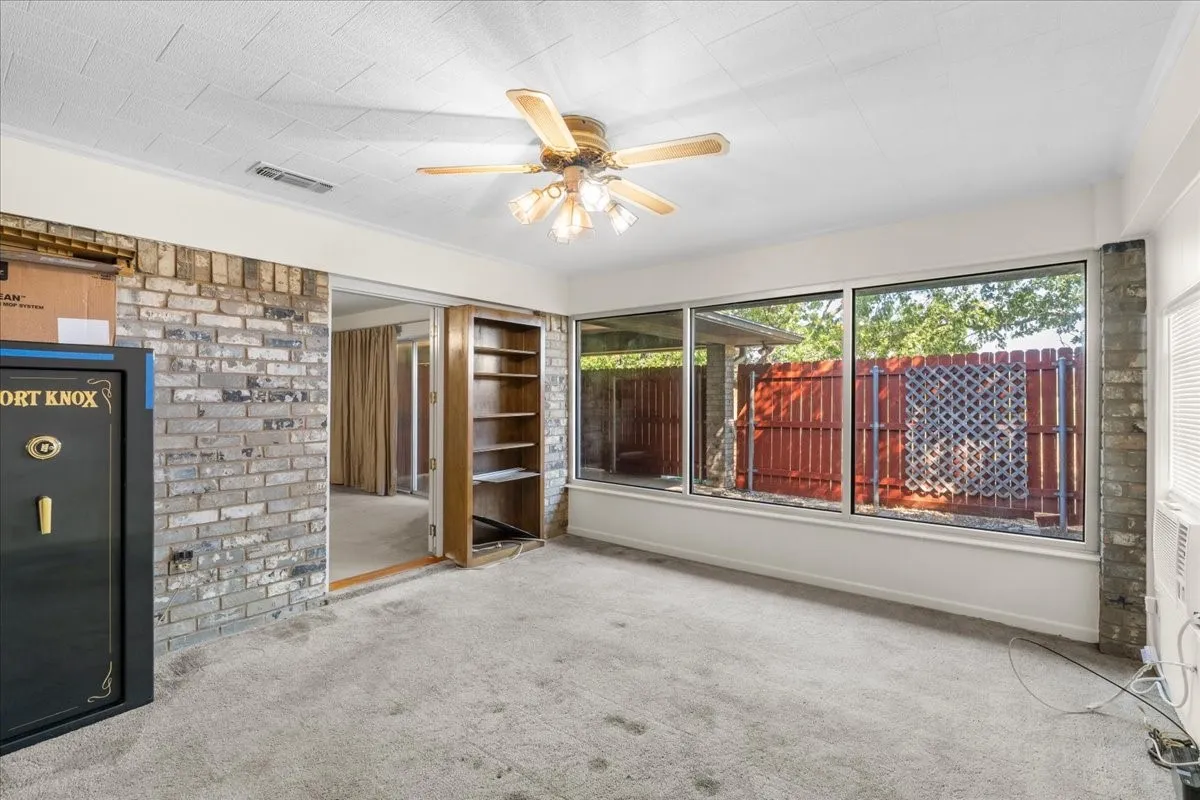 Single Family Residence For Sale in Navarro County , 801 County Road 0025, Corsicana, Texas 75109, 3 Bedroom, 3 Bathroom, Garage spaces, 2,064 Sqft, built in 1985, mls#21396323, Real Estate Agent in Corsicana, Homes For Sale in Navarro county, Homes For Sale in Corsicana, Realtor in Corsicana Texas, Real Estate Brokerage Independent Realty Texas, Luminita Cordes Realtor