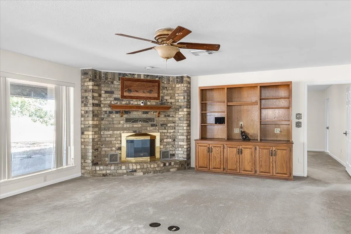 Single Family Residence For Sale in Navarro County , 801 County Road 0025, Corsicana, Texas 75109, 3 Bedroom, 3 Bathroom, Garage spaces, 2,064 Sqft, built in 1985, mls#21396323, Real Estate Agent in Corsicana, Homes For Sale in Navarro county, Homes For Sale in Corsicana, Realtor in Corsicana Texas, Real Estate Brokerage Independent Realty Texas, Luminita Cordes Realtor