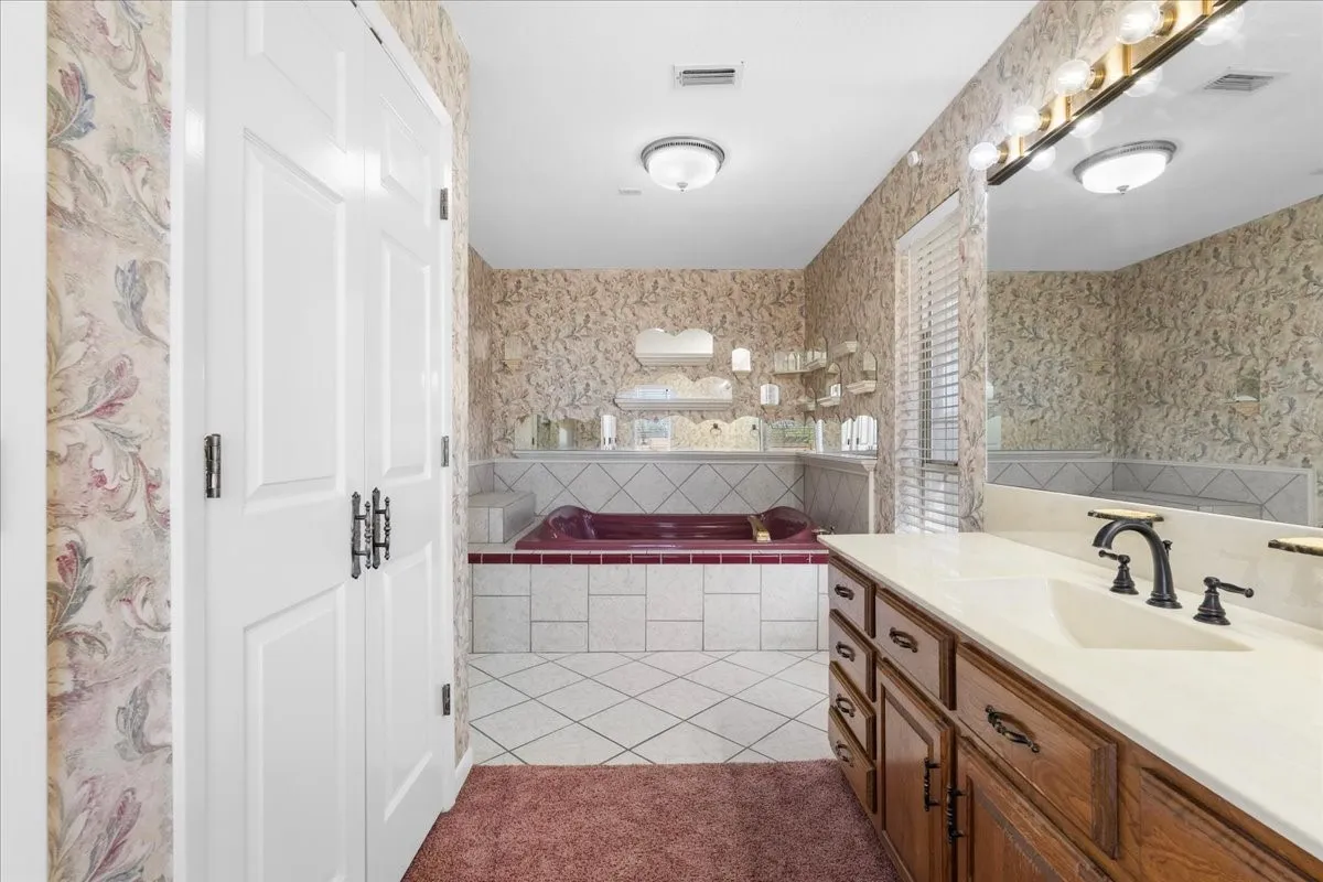 Single Family Residence For Sale in Navarro County , 801 County Road 0025, Corsicana, Texas 75109, 3 Bedroom, 3 Bathroom, Garage spaces, 2,064 Sqft, built in 1985, mls#21396323, Real Estate Agent in Corsicana, Homes For Sale in Navarro county, Homes For Sale in Corsicana, Realtor in Corsicana Texas, Real Estate Brokerage Independent Realty Texas, Luminita Cordes Realtor