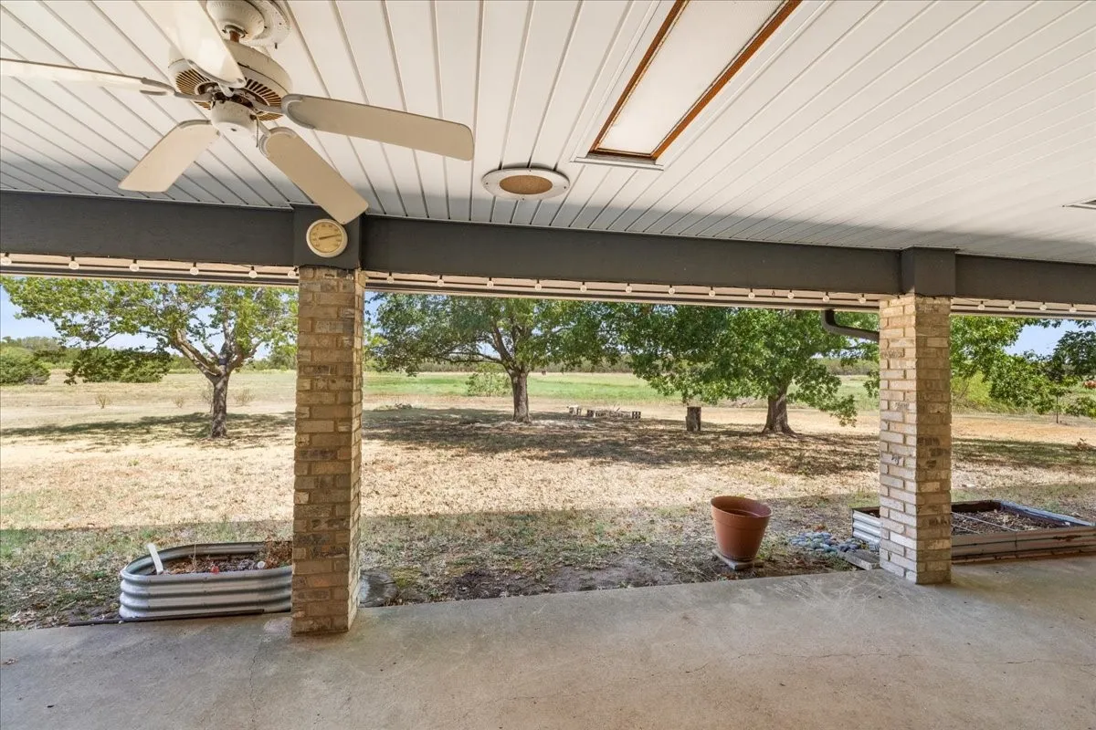 Single Family Residence For Sale in Navarro County , 801 County Road 0025, Corsicana, Texas 75109, 3 Bedroom, 3 Bathroom, Garage spaces, 2,064 Sqft, built in 1985, mls#21396323, Real Estate Agent in Corsicana, Homes For Sale in Navarro county, Homes For Sale in Corsicana, Realtor in Corsicana Texas, Real Estate Brokerage Independent Realty Texas, Luminita Cordes Realtor