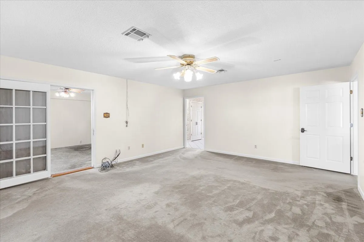 Single Family Residence For Sale in Navarro County , 801 County Road 0025, Corsicana, Texas 75109, 3 Bedroom, 3 Bathroom, Garage spaces, 2,064 Sqft, built in 1985, mls#21396323, Real Estate Agent in Corsicana, Homes For Sale in Navarro county, Homes For Sale in Corsicana, Realtor in Corsicana Texas, Real Estate Brokerage Independent Realty Texas, Luminita Cordes Realtor