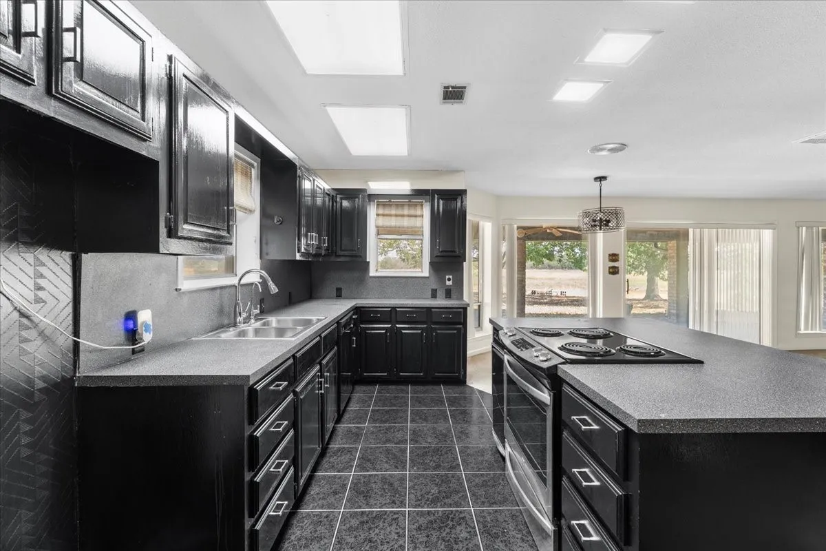 Single Family Residence For Sale in Navarro County , 801 County Road 0025, Corsicana, Texas 75109, 3 Bedroom, 3 Bathroom, Garage spaces, 2,064 Sqft, built in 1985, mls#21396323, Real Estate Agent in Corsicana, Homes For Sale in Navarro county, Homes For Sale in Corsicana, Realtor in Corsicana Texas, Real Estate Brokerage Independent Realty Texas, Luminita Cordes Realtor