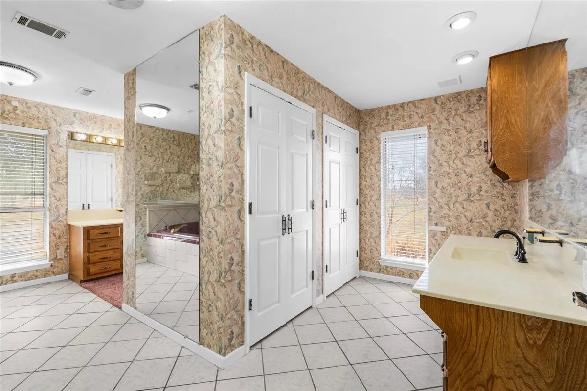 Single Family Residence For Sale in Navarro County , 801 County Road 0025, Corsicana, Texas 75109, 3 Bedroom, 3 Bathroom, Garage spaces, 2,064 Sqft, built in 1985, mls#21396323, Real Estate Agent in Corsicana, Homes For Sale in Navarro county, Homes For Sale in Corsicana, Realtor in Corsicana Texas, Real Estate Brokerage Independent Realty Texas, Luminita Cordes Realtor