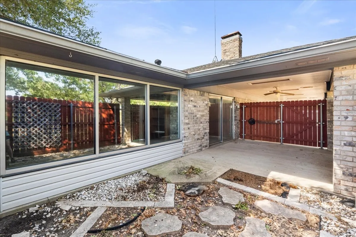 Single Family Residence For Sale in Navarro County , 801 County Road 0025, Corsicana, Texas 75109, 3 Bedroom, 3 Bathroom, Garage spaces, 2,064 Sqft, built in 1985, mls#21396323, Real Estate Agent in Corsicana, Homes For Sale in Navarro county, Homes For Sale in Corsicana, Realtor in Corsicana Texas, Real Estate Brokerage Independent Realty Texas, Luminita Cordes Realtor
